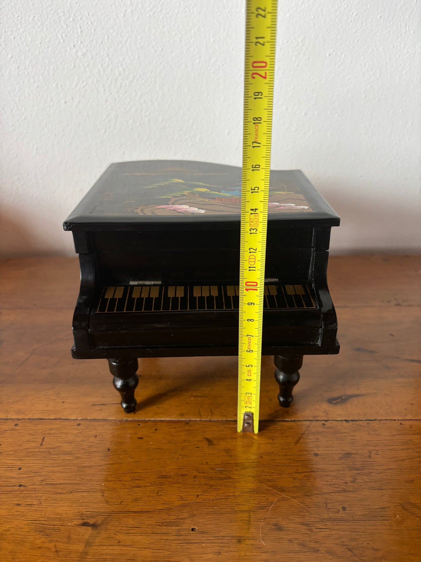 Portagioie giapponese a forma di pianoforte con piccolo scomparto frontale