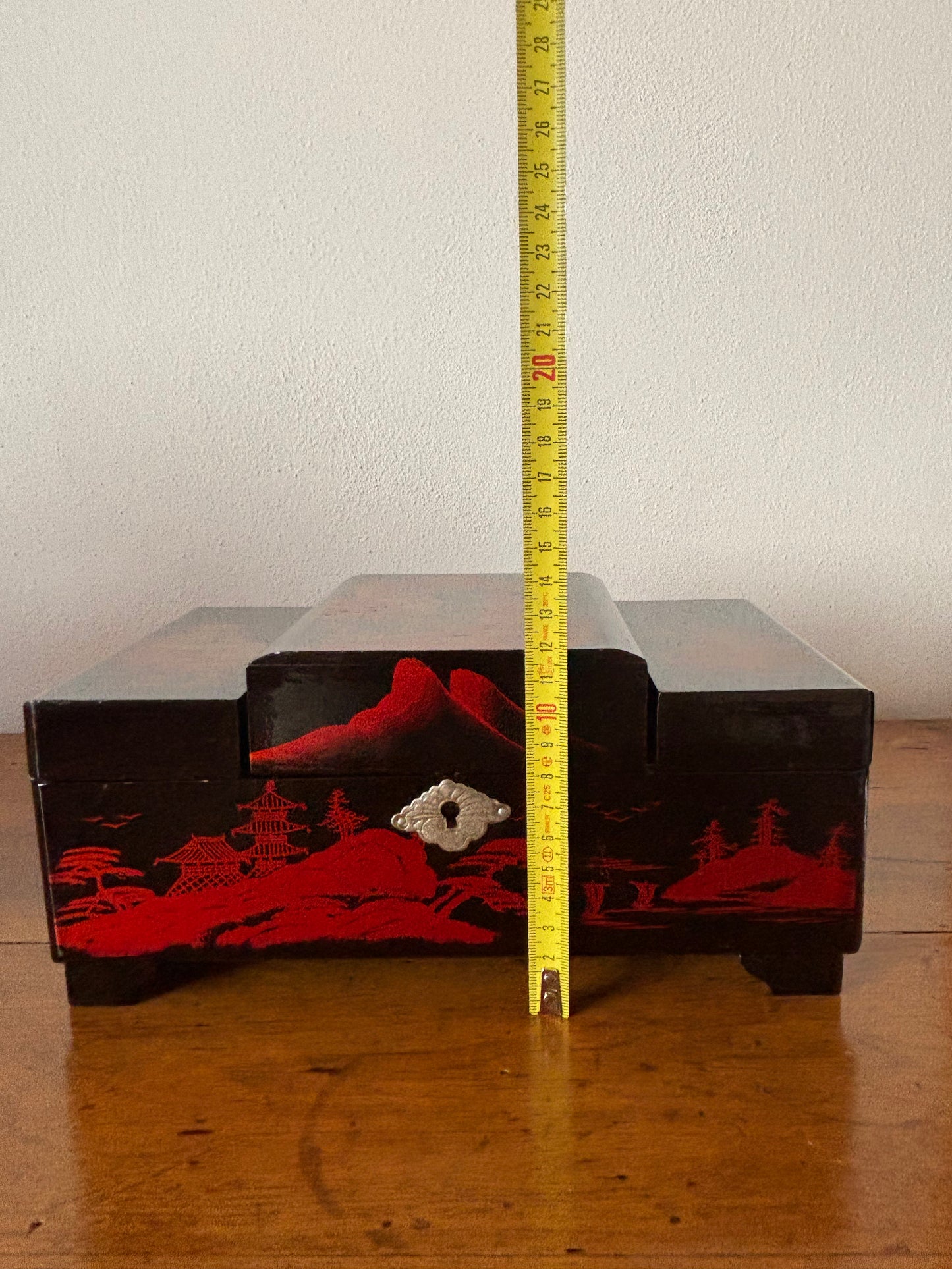 Portagioie giapponese vintage con carillon funzionante – laccatura nera e interni in velluto rosso