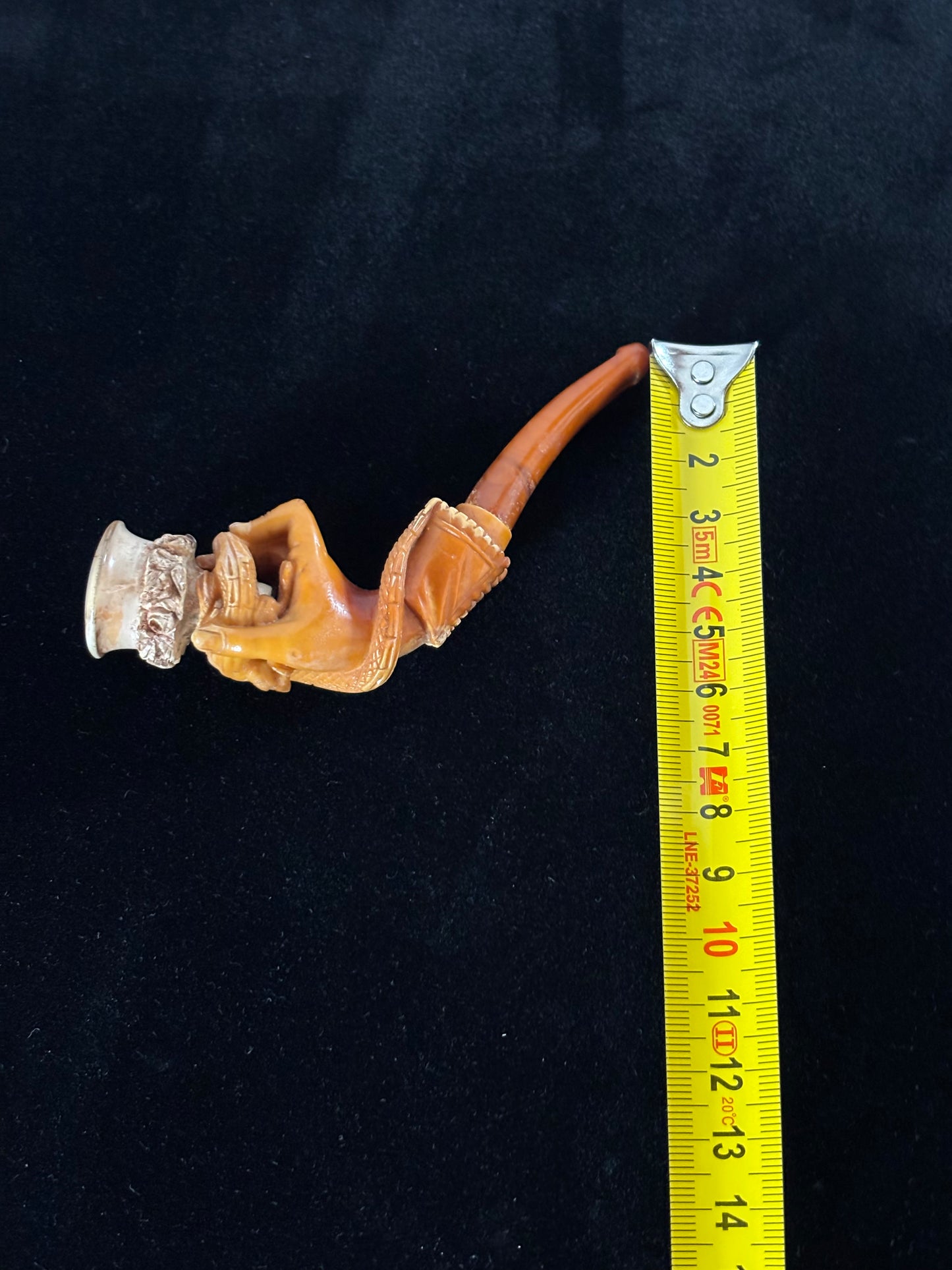 Hand-Carved Meerschaum Pipe – Artistic Sculpture in the Shape of a Hand