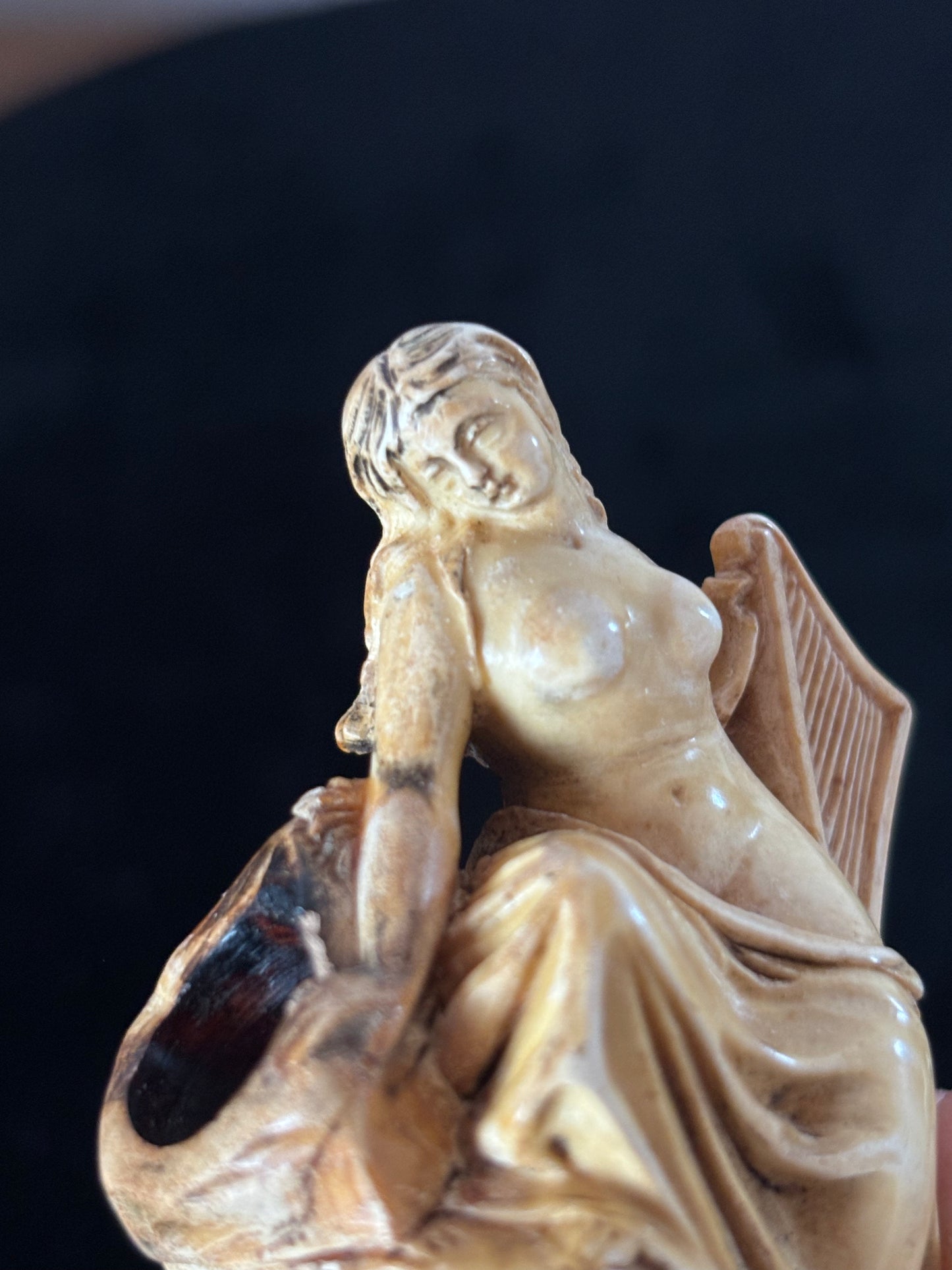 Pipa in Schiuma di Mare – Figura Femminile con Arpa, Parte Superiore Rimovibile