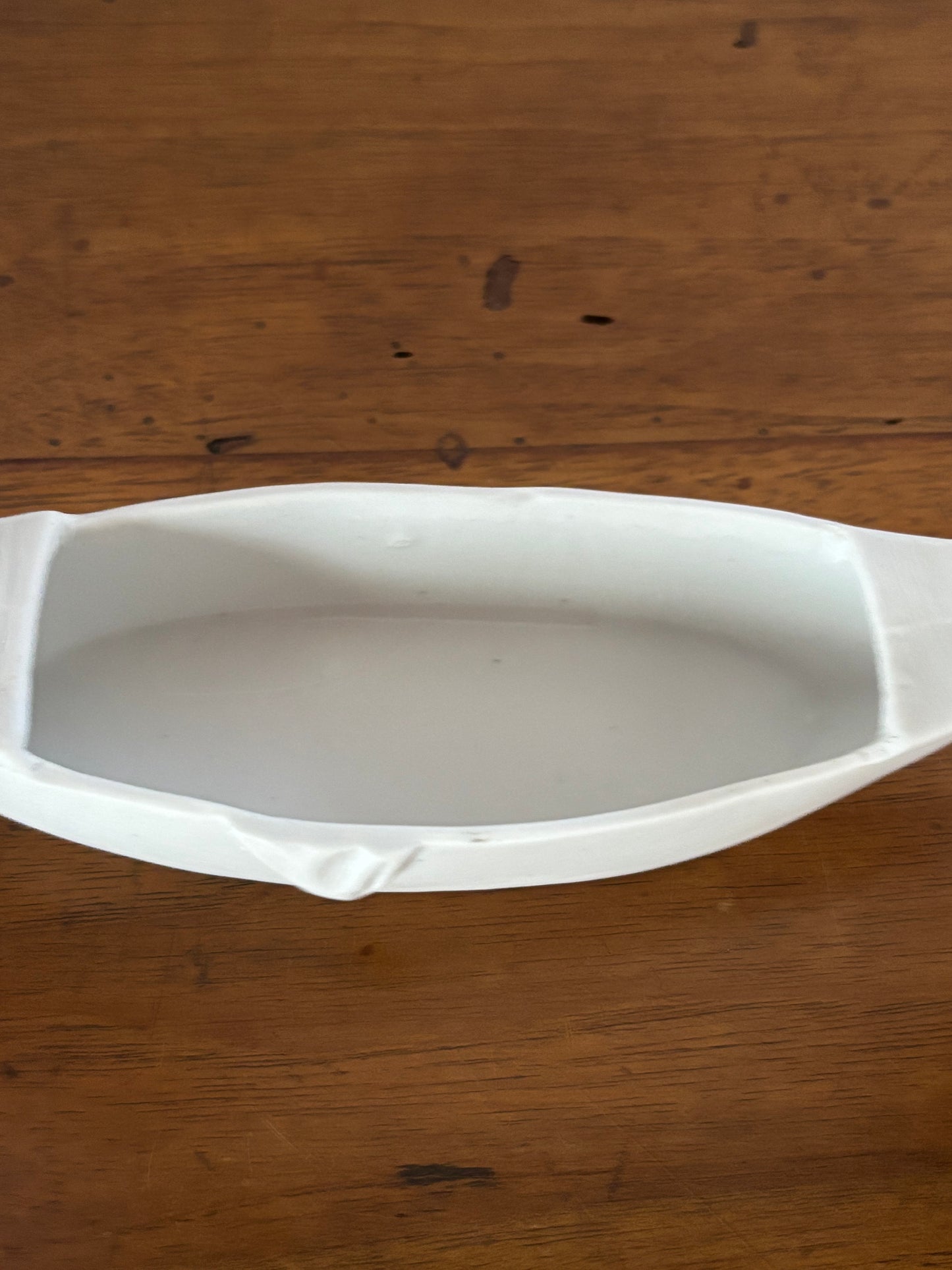 Vasetto in ceramica bisquit – Coppia di amanti in gondola veneziana con coperchio