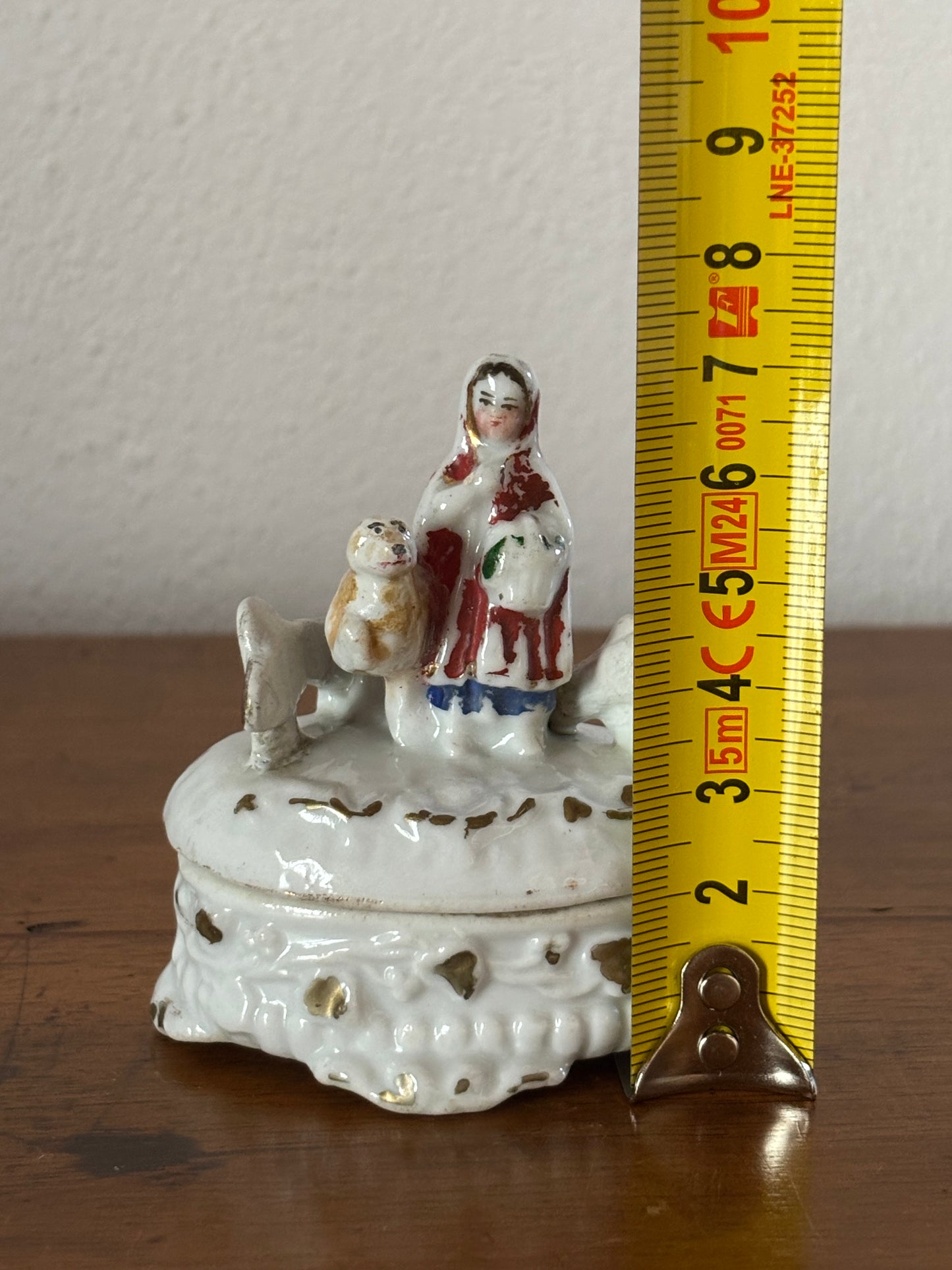 Deutsche Keramikdose aus dem späten 19. Jahrhundert – Rotkäppchen und der Wolf