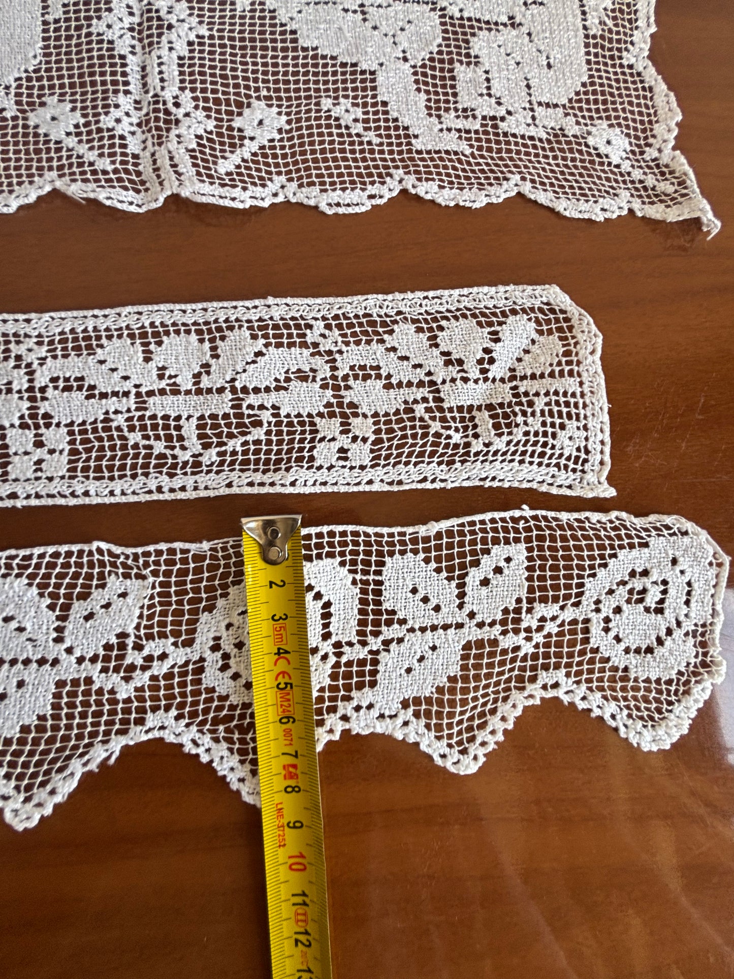 Set di inserzioni in filè lavorate interamente a mano – decorazioni floreali e angeli