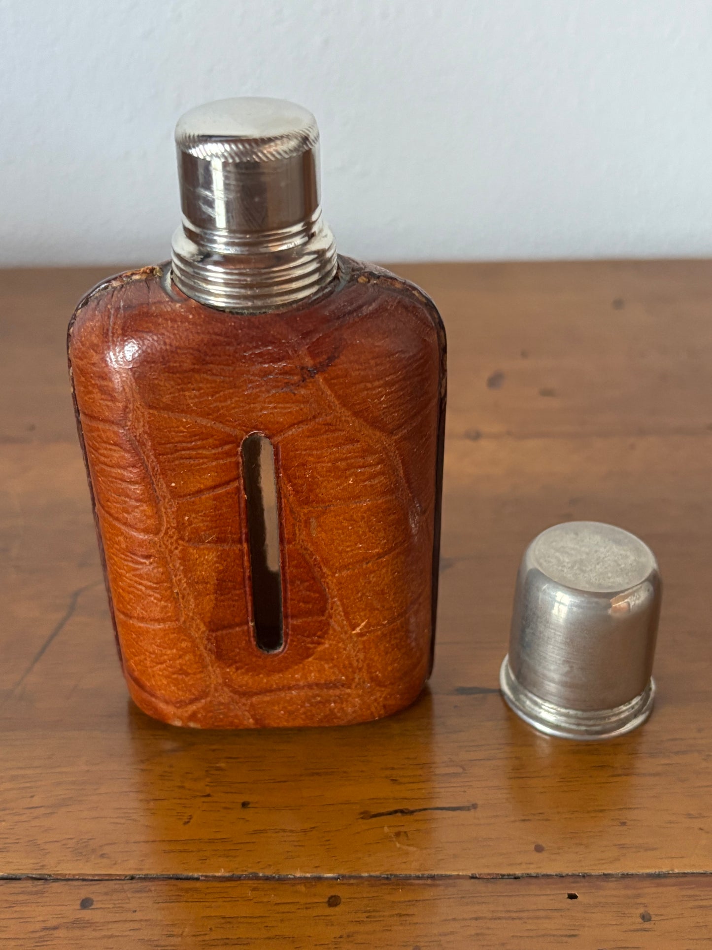 Fiaschetta Tascabile Vintage in Vetro con Rivestimento e Tappo in Metallo
