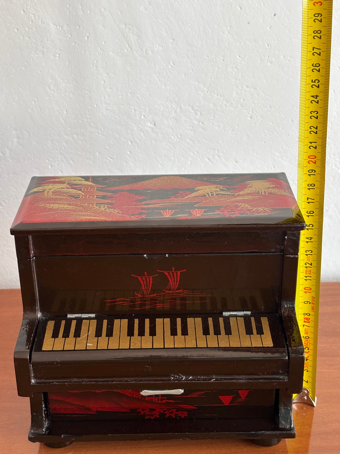 Portagioie giapponese vintage a forma di pianoforte con carillon funzionante