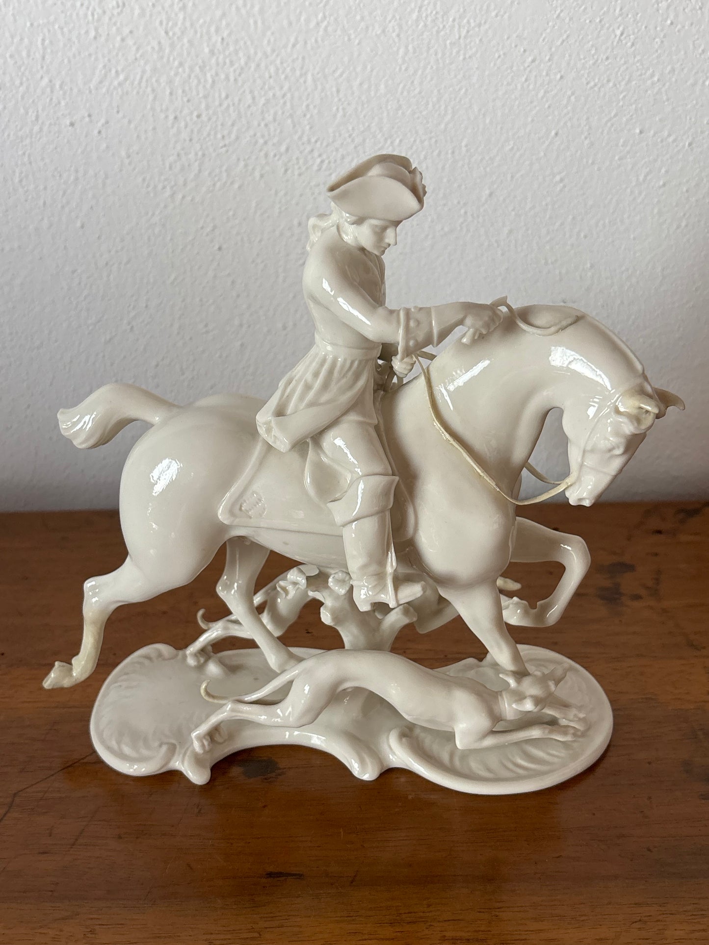 Statua in porcellana “Red Hunt” Nymphenburg – Modello 382-1, 1914 – Restaurata