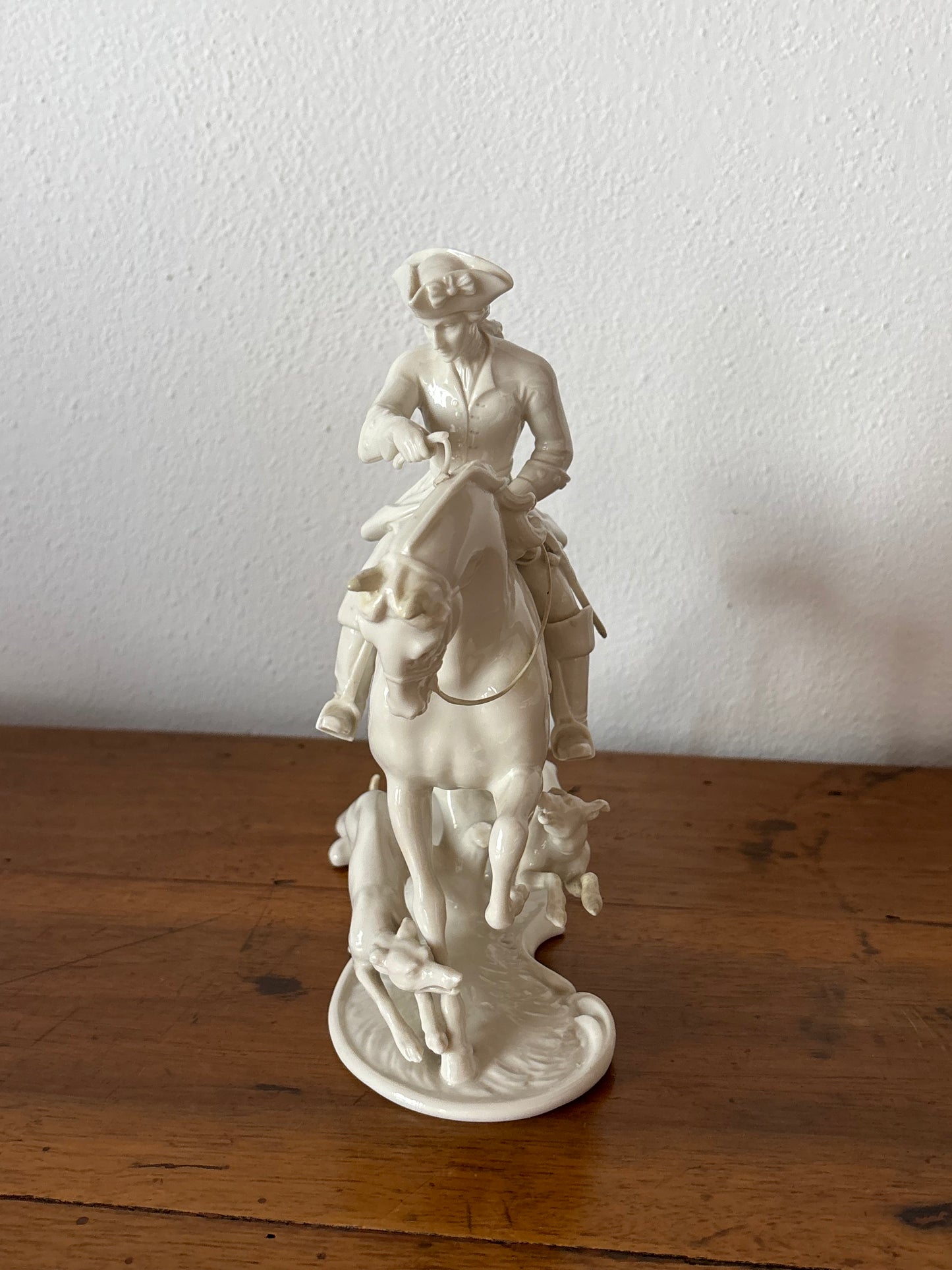 Statua in porcellana “Red Hunt” Nymphenburg – Modello 382-1, 1914 – Restaurata