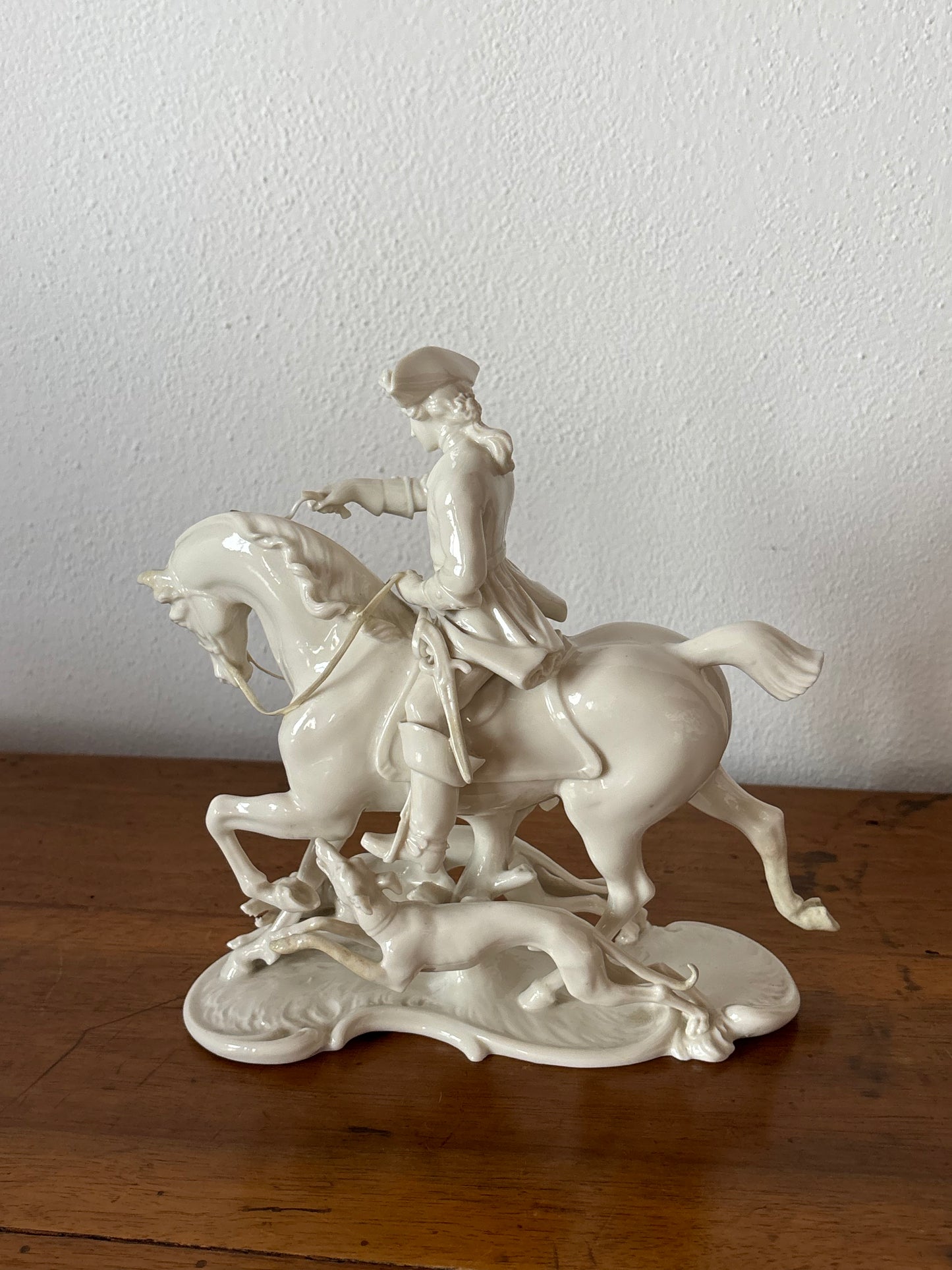 Statua in porcellana “Red Hunt” Nymphenburg – Modello 382-1, 1914 – Restaurata