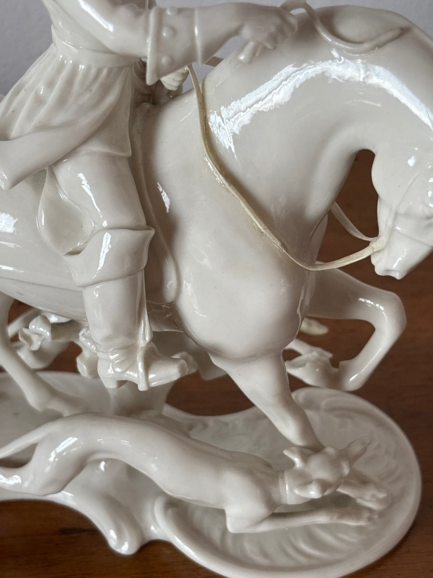 Statua in porcellana “Red Hunt” Nymphenburg – Modello 382-1, 1914 – Restaurata