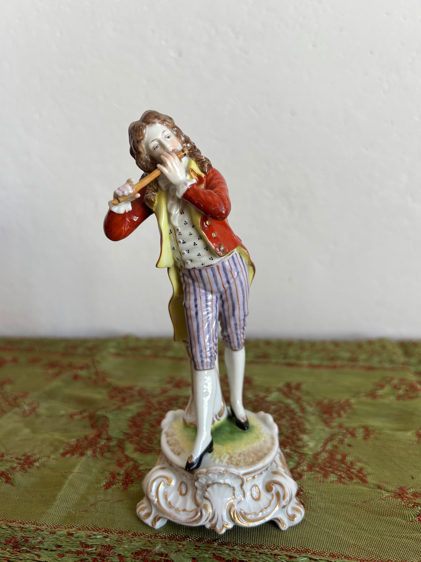 Statuetta in porcellana di musicista con flauto – attribuibile a Ludwigsburg