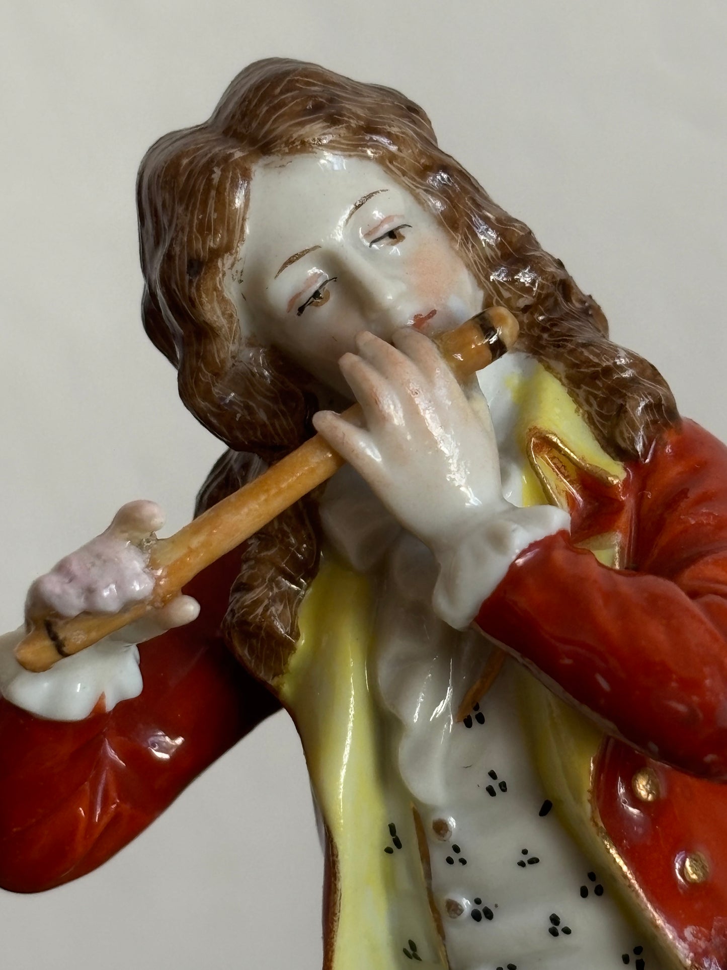 Statuetta in porcellana di musicista con flauto – attribuibile a Ludwigsburg
