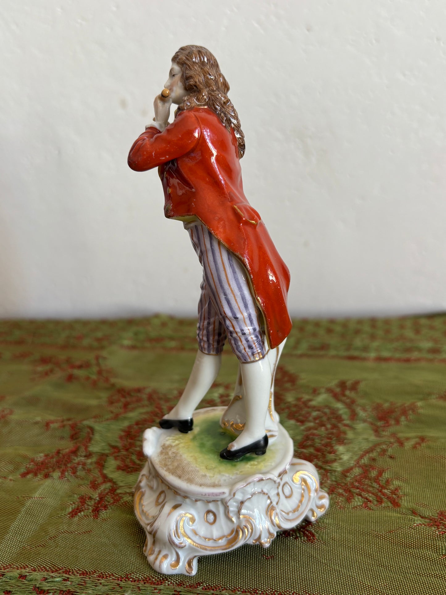 Statuetta in porcellana di musicista con flauto – attribuibile a Ludwigsburg