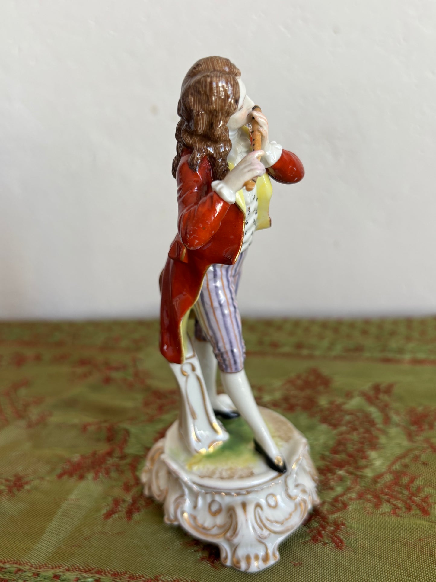 Statuetta in porcellana di musicista con flauto – attribuibile a Ludwigsburg