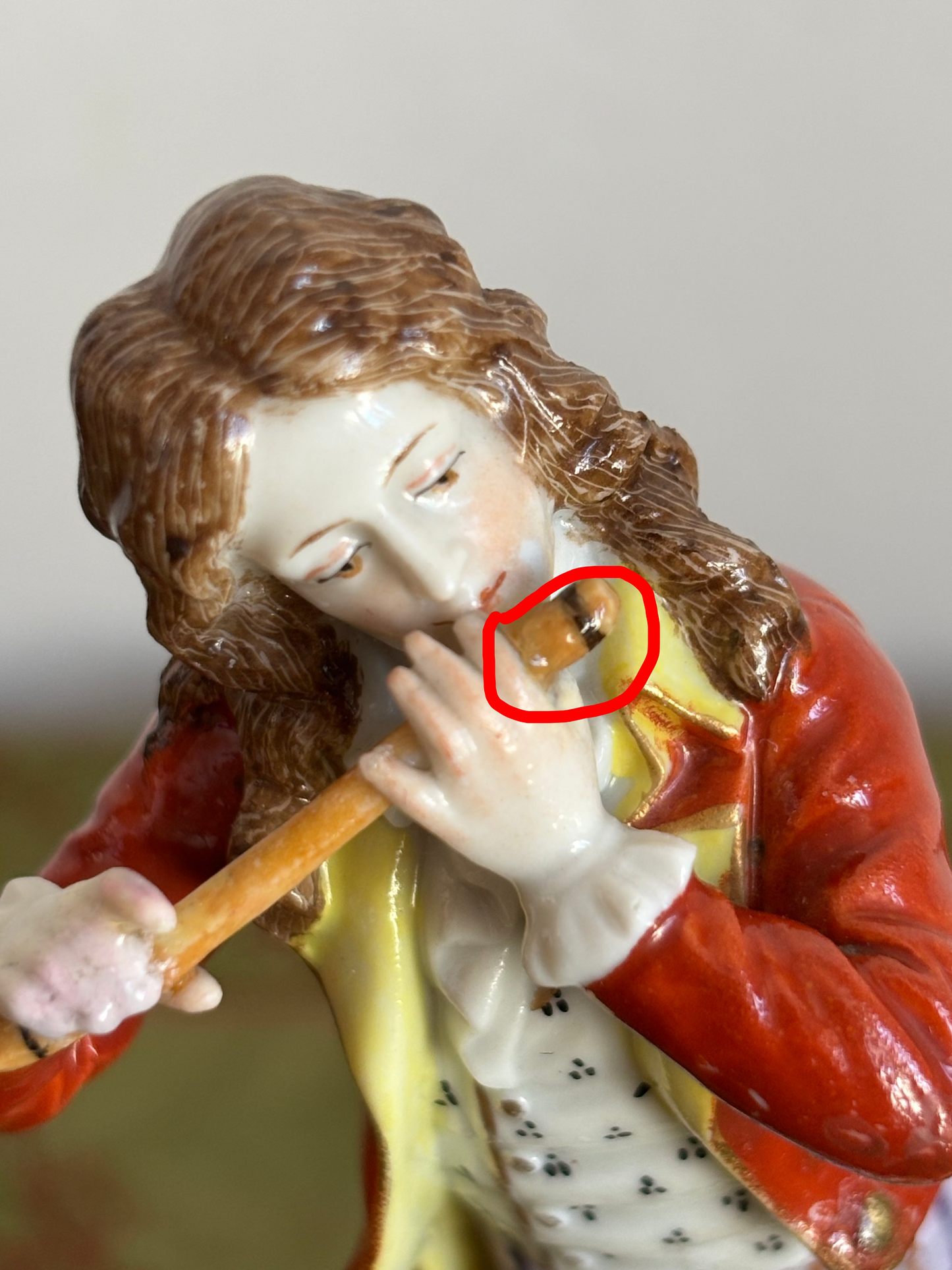 Statuetta in porcellana di musicista con flauto – attribuibile a Ludwigsburg