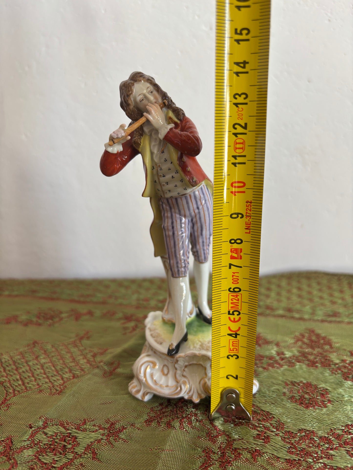 Statuetta in porcellana di musicista con flauto – attribuibile a Ludwigsburg