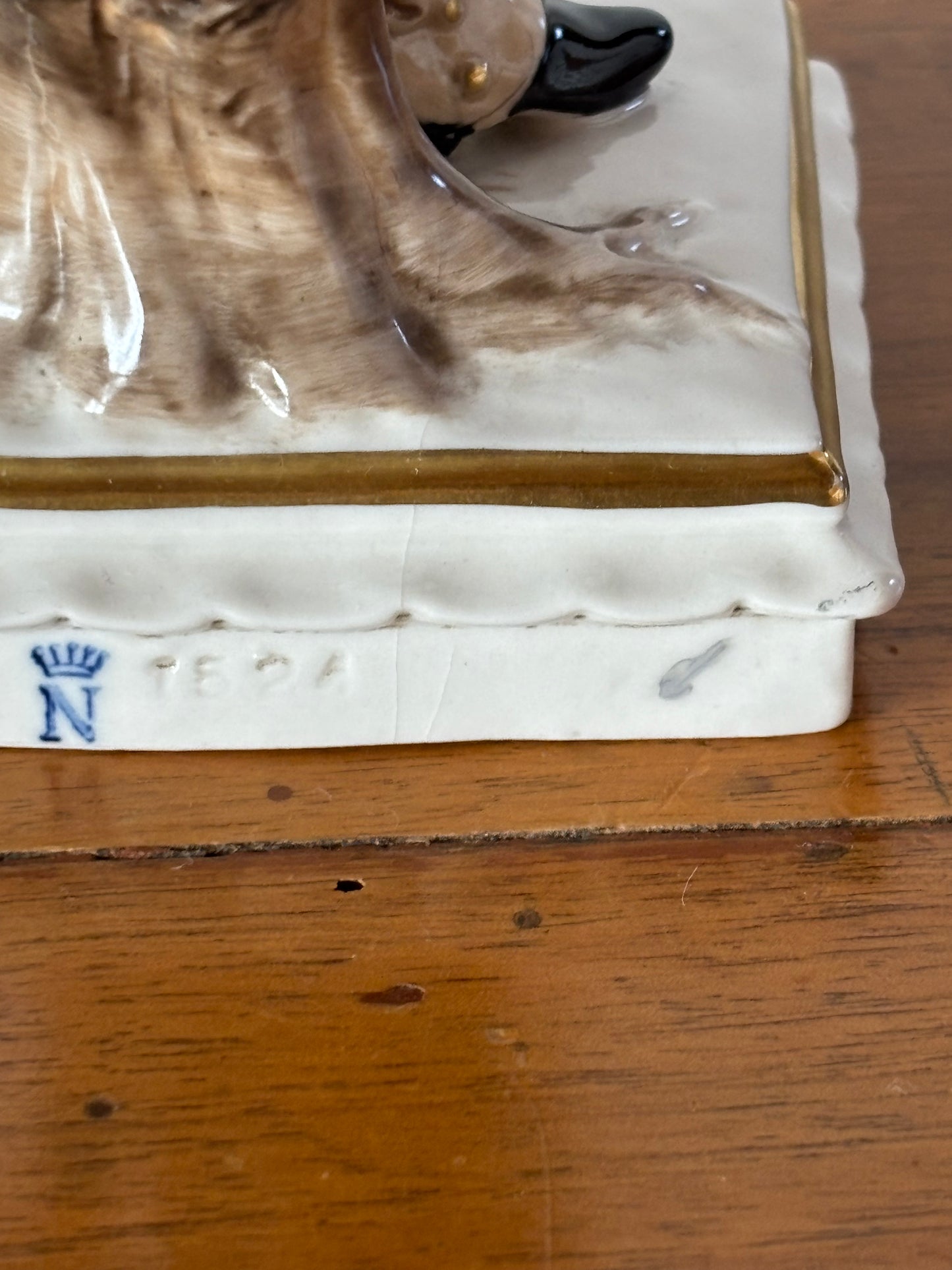 Statuetta in ceramica di soldato con marchio Capodimonte