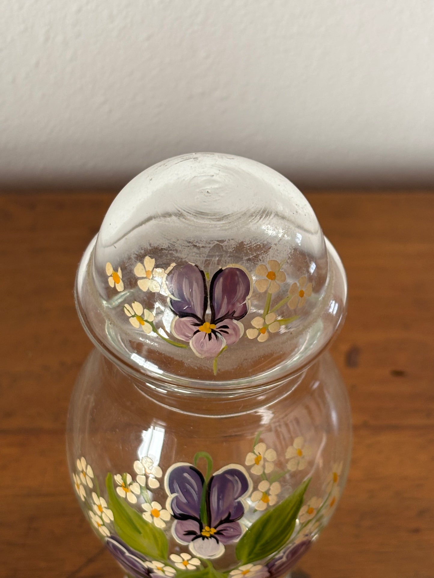 Vasetto in Vetro Soffiato Dipinto a Mano – Motivo Floreale con Viole del Pensiero