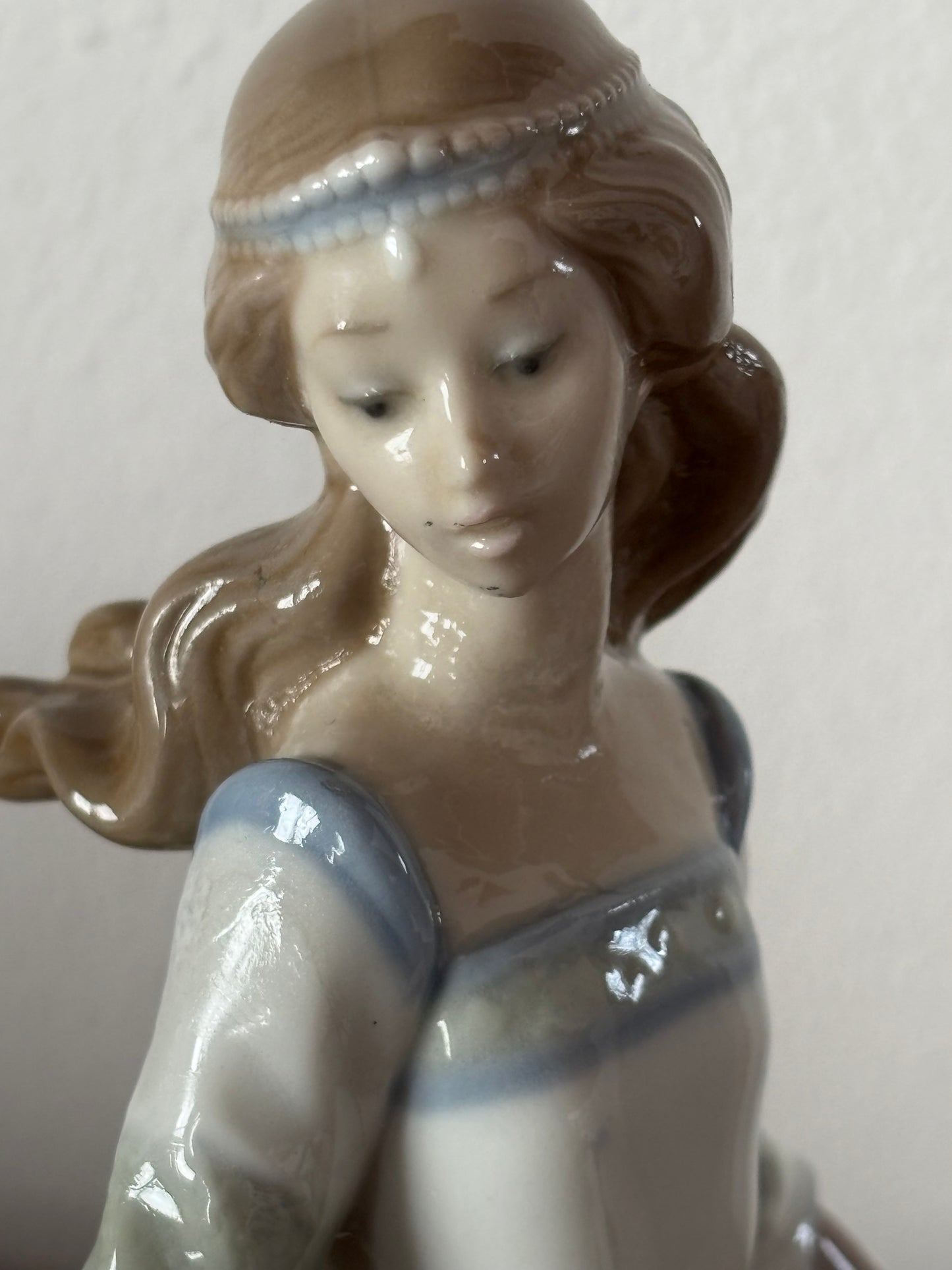 Statuina in ceramica Lladró – Cenerentola in abito da ballo, restaurata