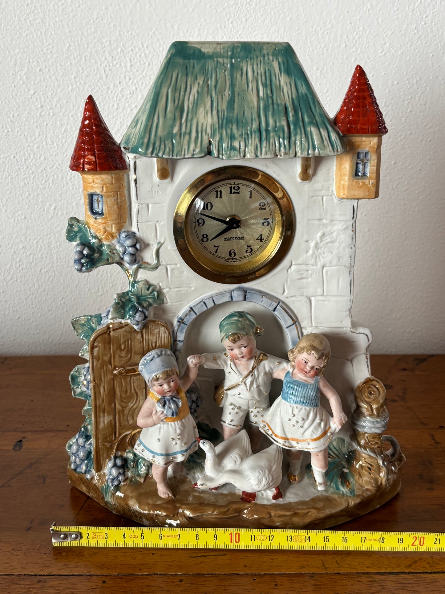 Orologio in ceramica decorativa Made in Germany – scena campestre con bambini e oche