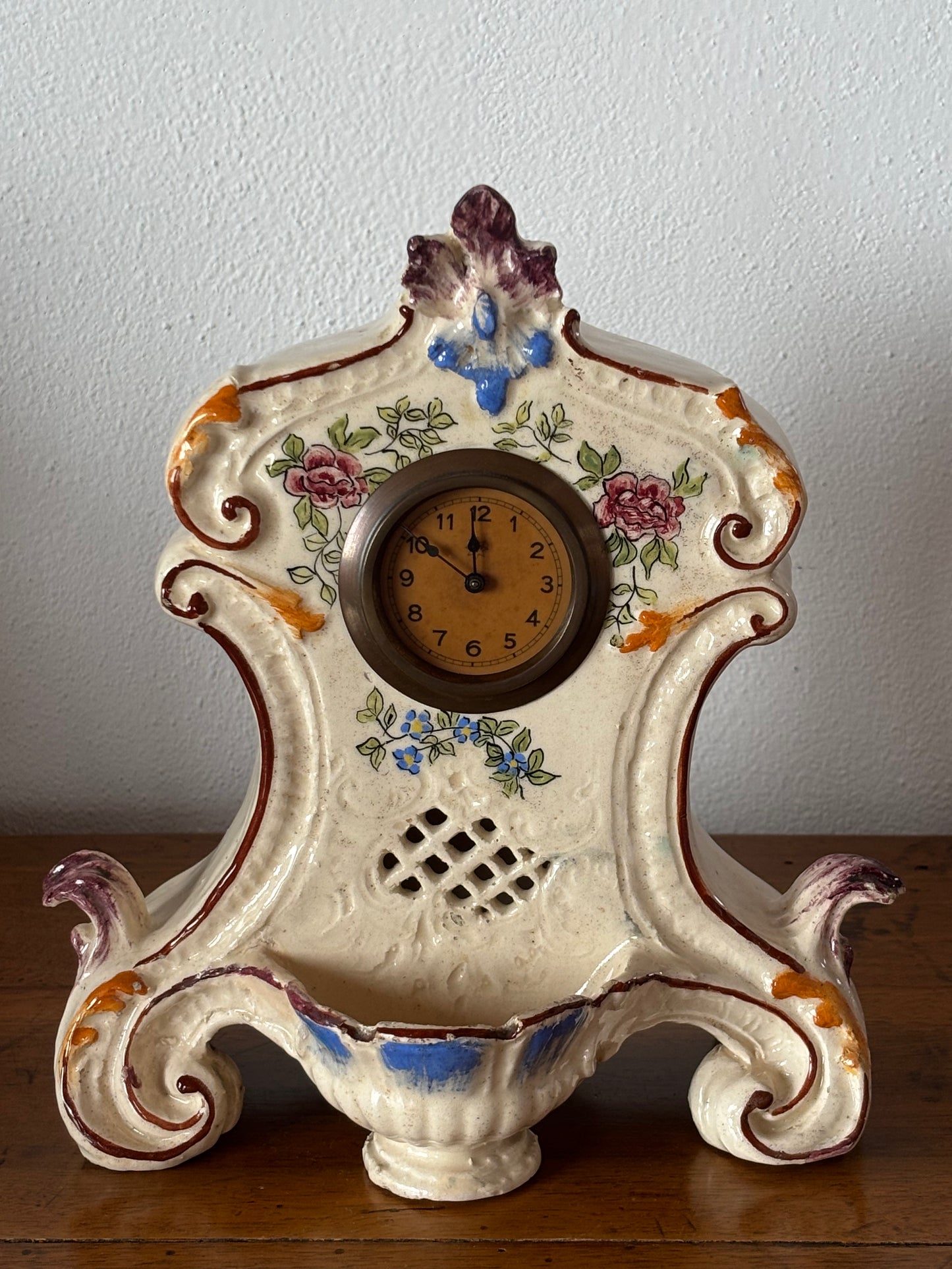 Orologio da tavolo in ceramica vintage decorata – marchiato e restaurato