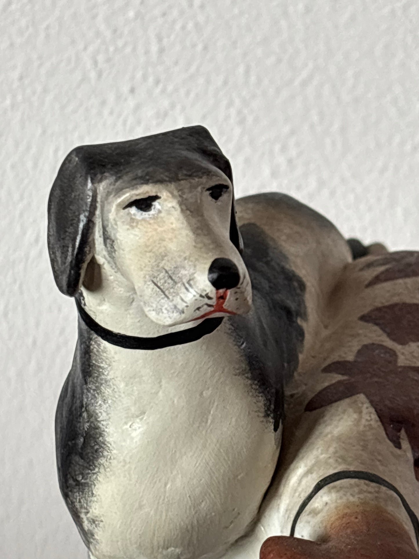 Orologio da caminetto in ceramica vintage – scena di caccia, restaurato