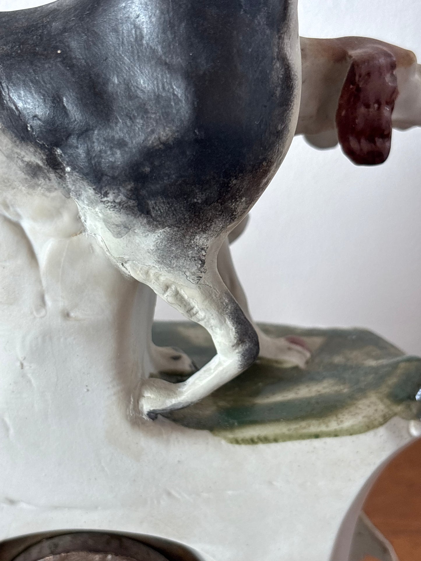 Orologio da caminetto in ceramica vintage – scena di caccia, restaurato