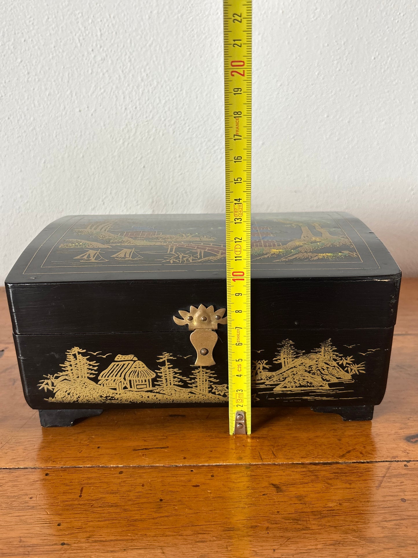 Portagioie cinese vintage con carillon funzionante – laccatura decorata, produzione Shanghai