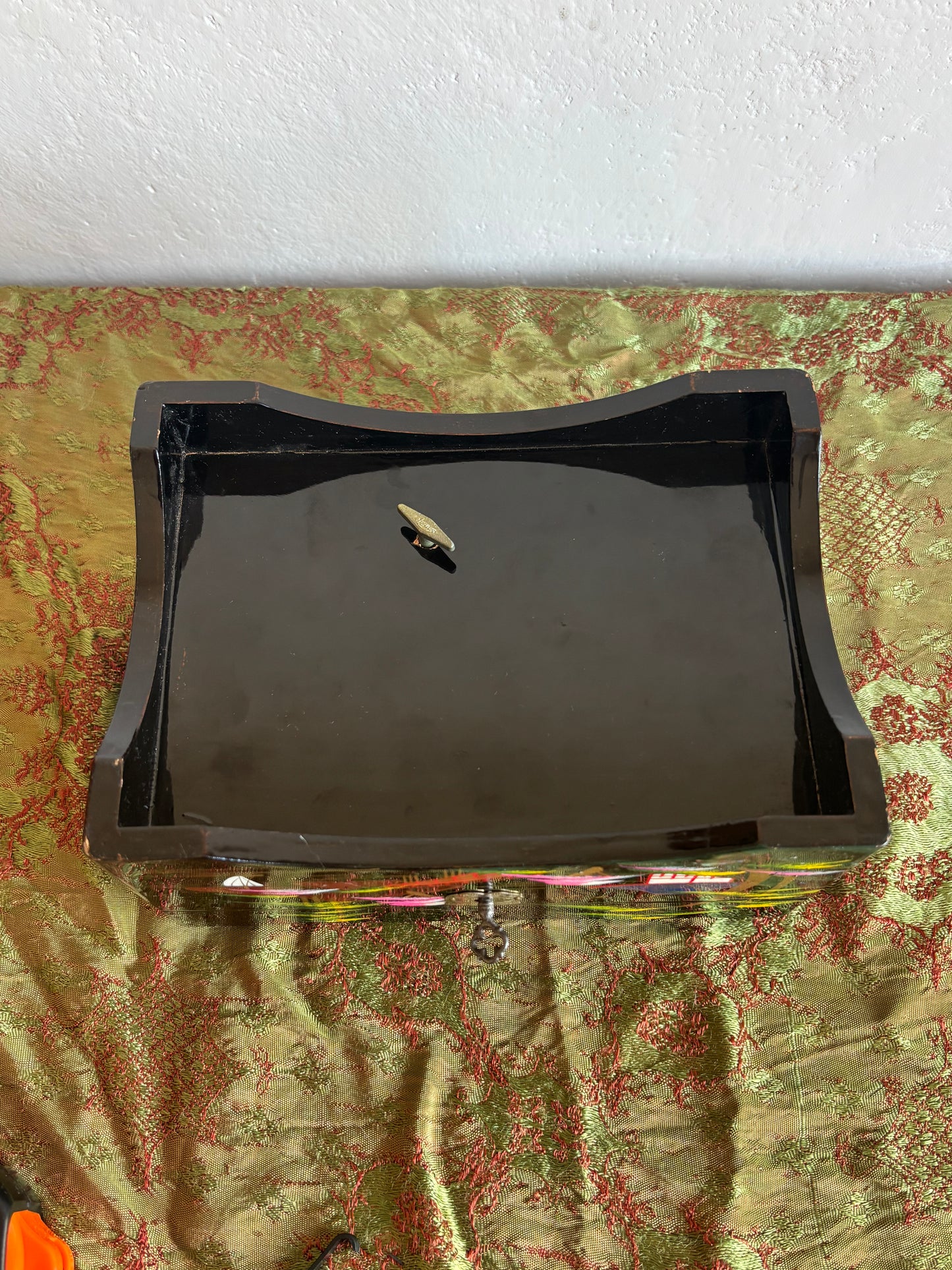 Vintage Japanisches Spieluhr mit Tänzerpaar und traditionellem Landschaftsmotiv