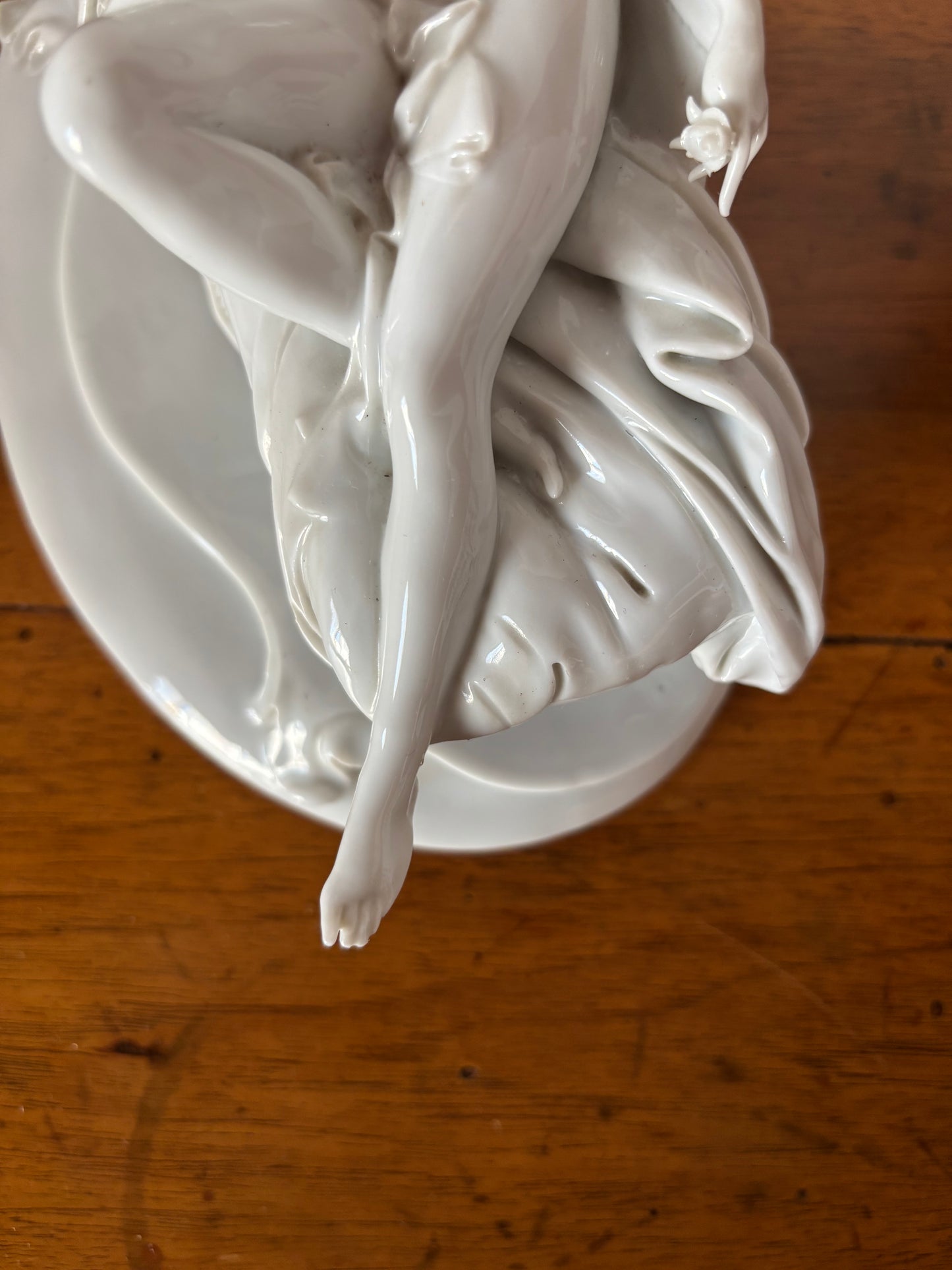 Statuetta Liberty in Ceramica – Grazia Eterea e Fascino Senza Tempo
