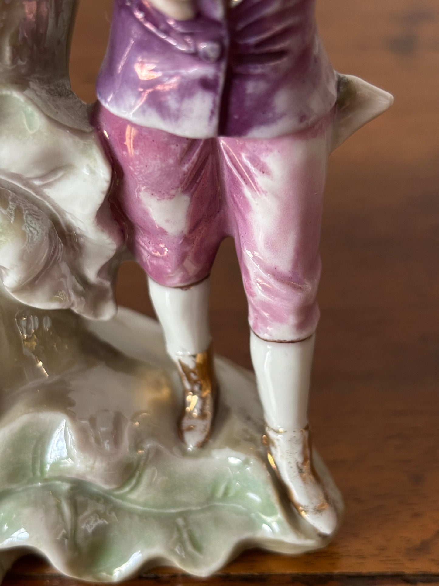 Vasetto Decorativo in Ceramica Lucida con Figura e Fiore – XX Secolo