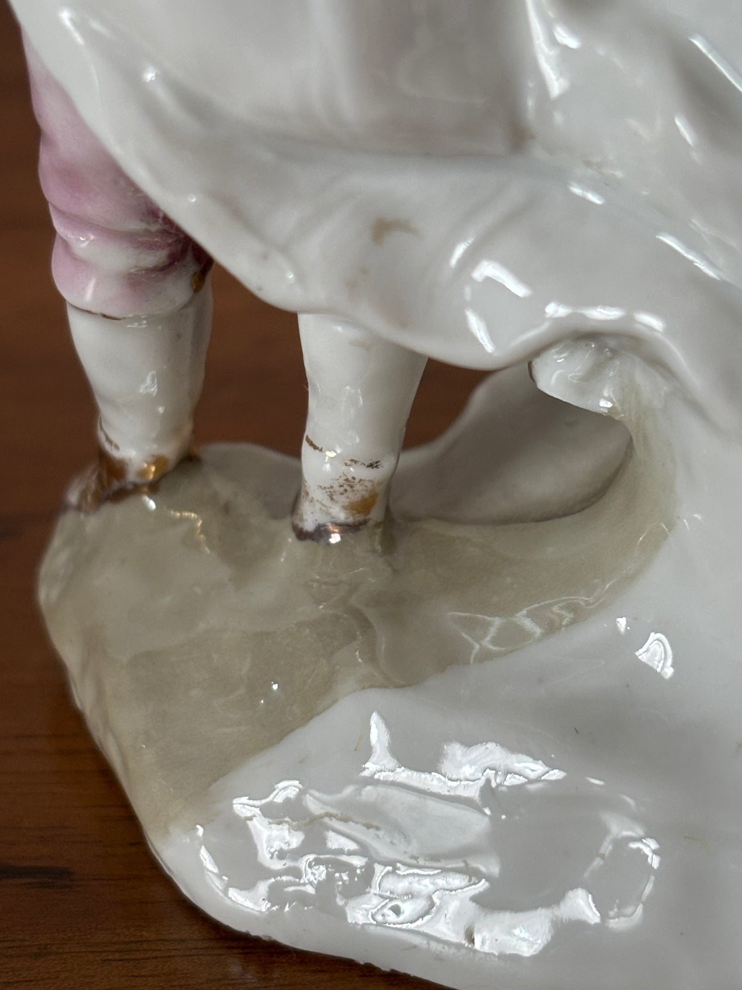 Vasetto Decorativo in Ceramica Lucida con Figura e Fiore – XX Secolo