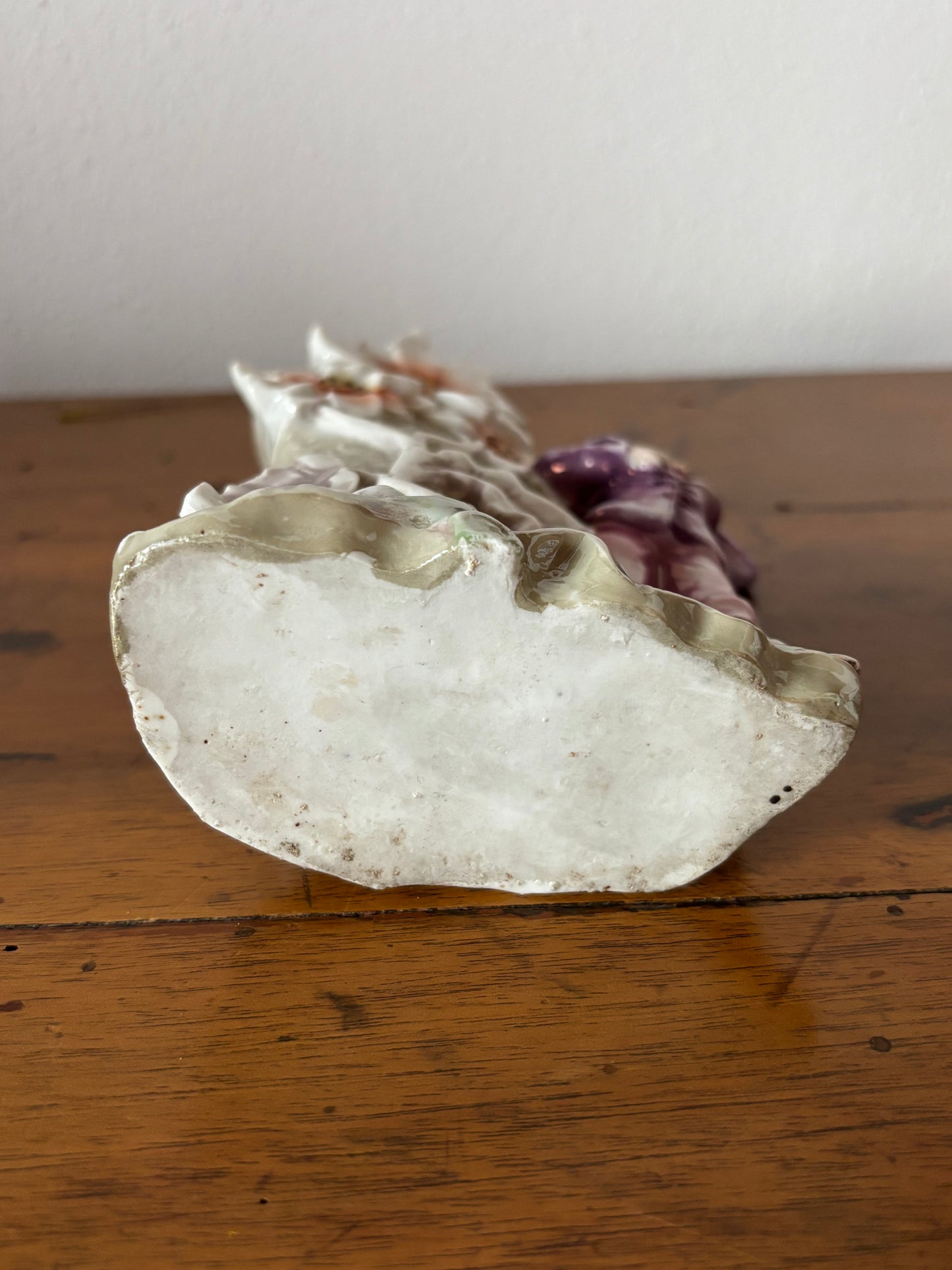 Vasetto Decorativo in Ceramica Lucida con Figura e Fiore – XX Secolo