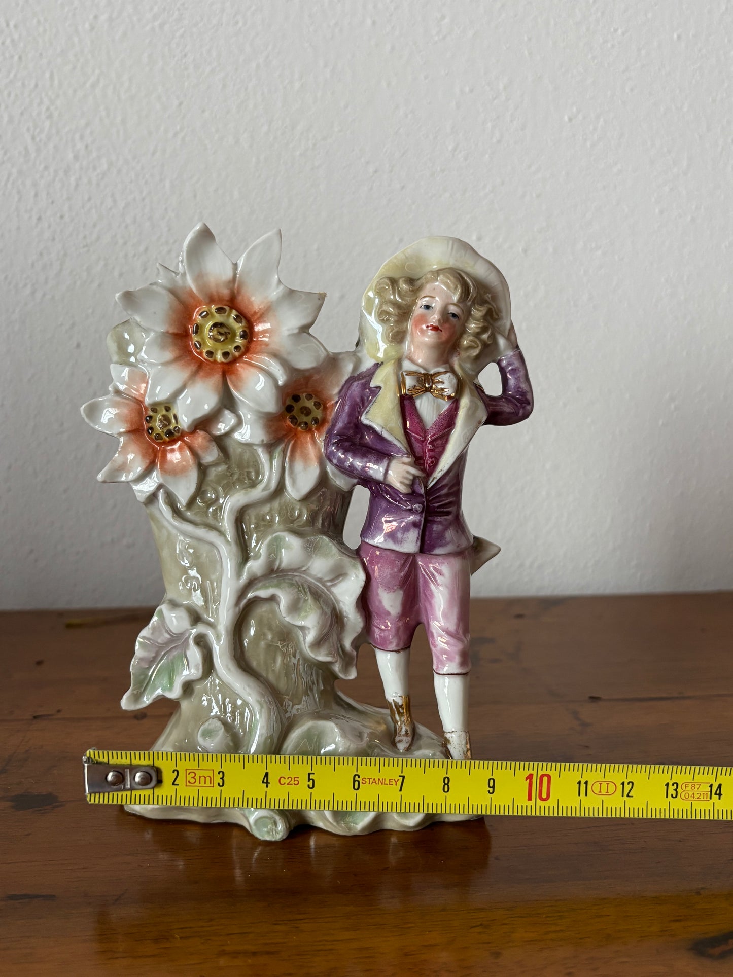 Vasetto Decorativo in Ceramica Lucida con Figura e Fiore – XX Secolo