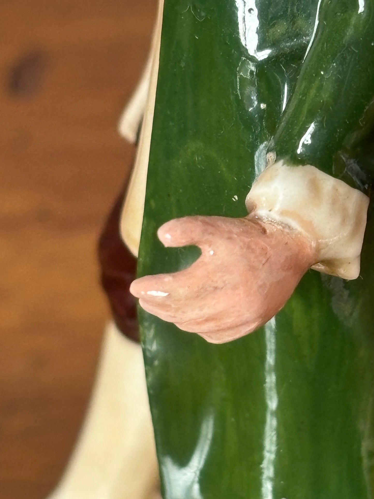 Statuetta in Ceramica del XX Secolo – Eleganza Vintage e Storia da Collezione