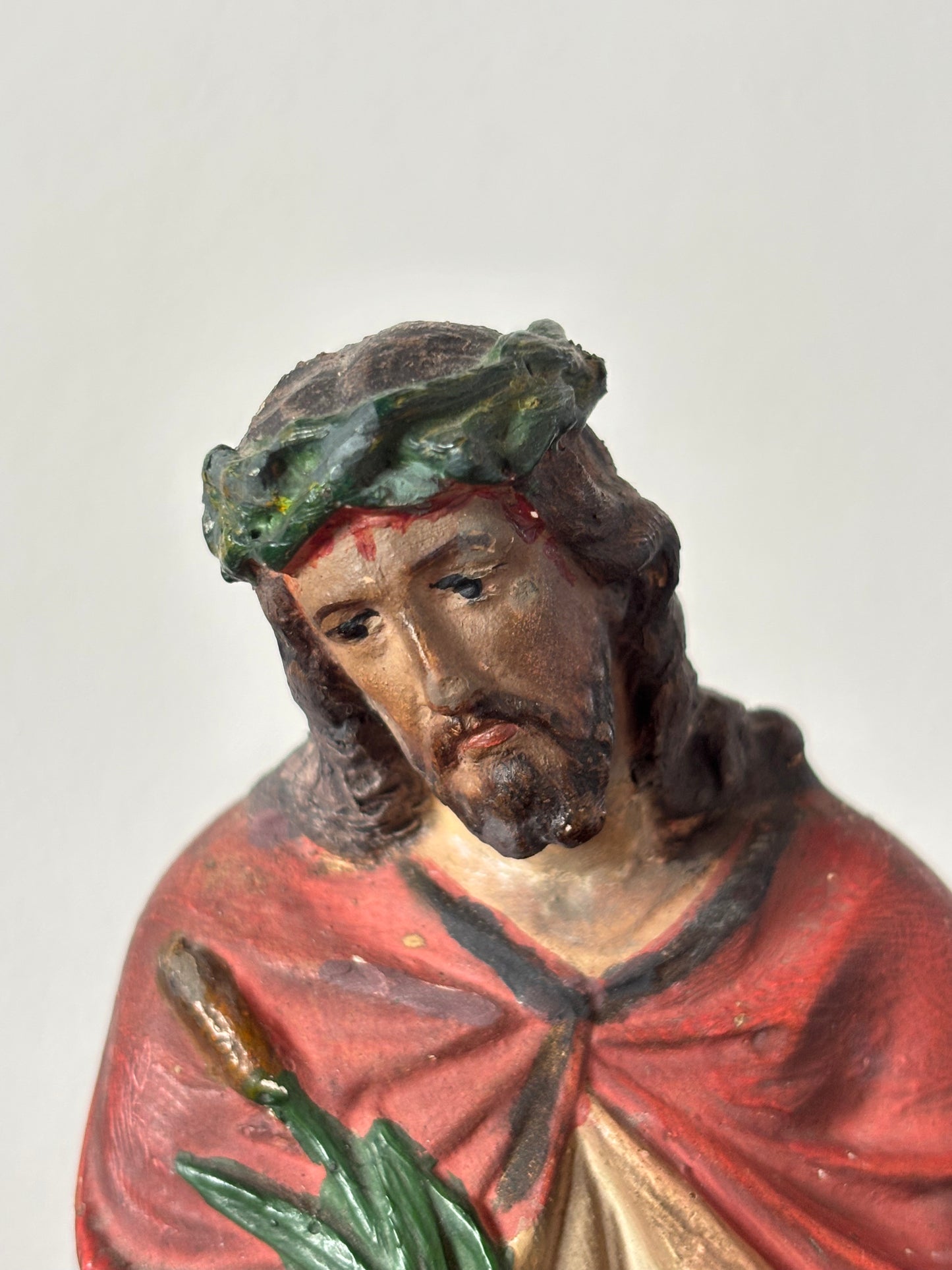 Statuetta di Gesù in gesso dipinta del XX secolo