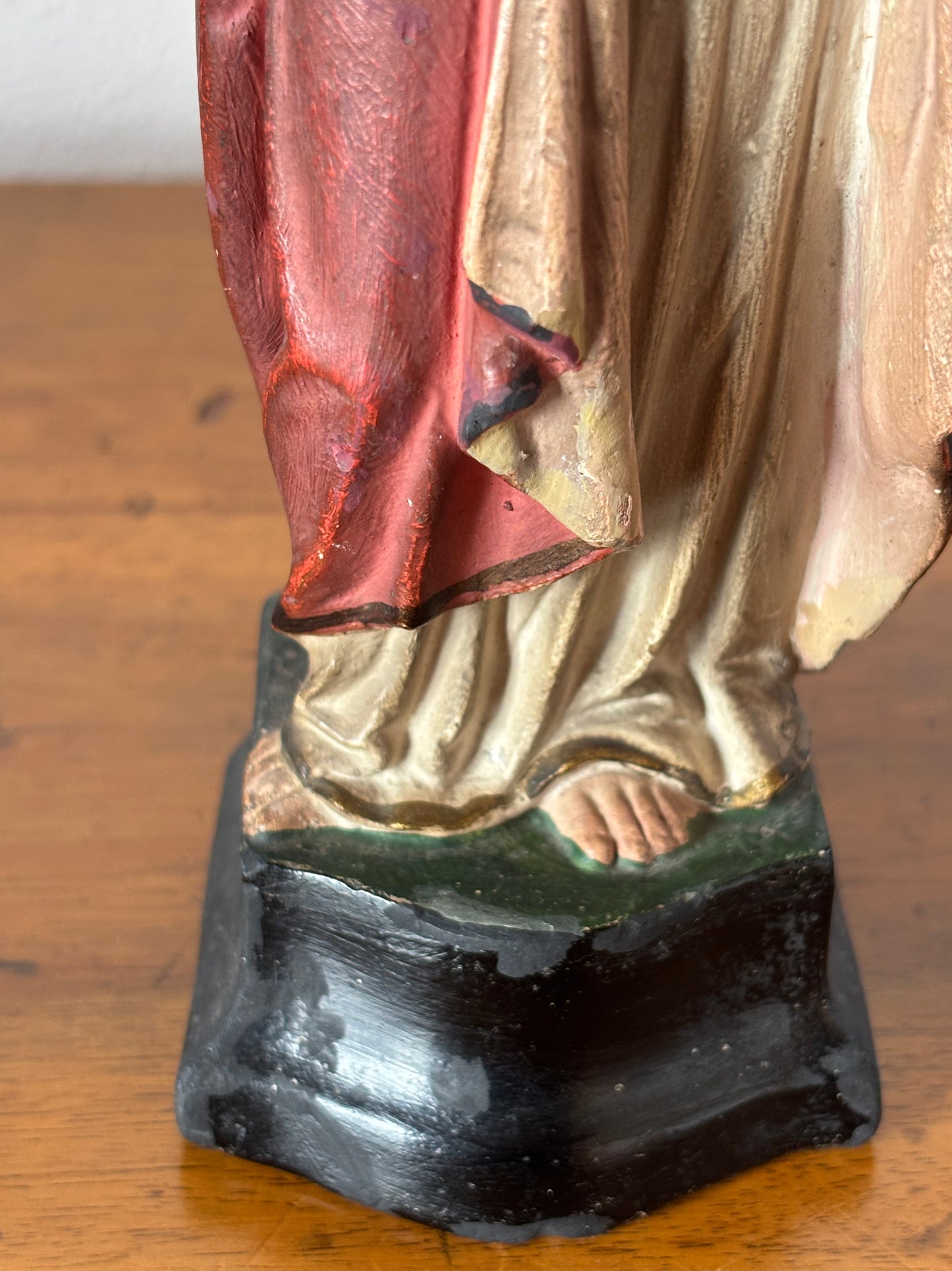 Statuetta di Gesù in gesso dipinta del XX secolo