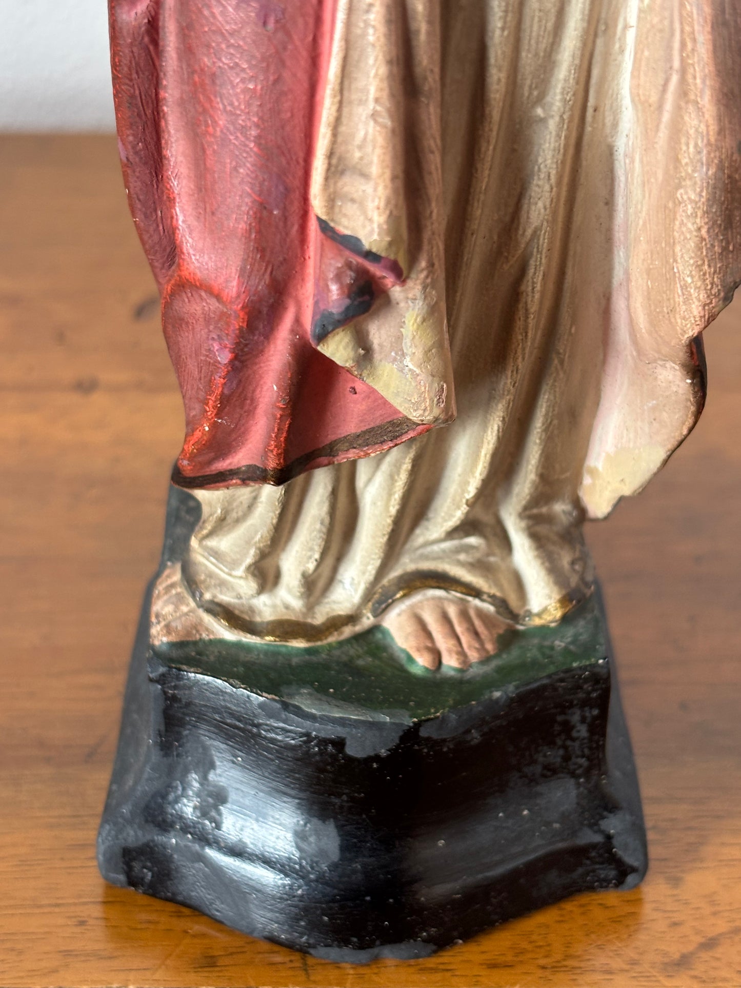 Statuetta di Gesù in gesso dipinta del XX secolo