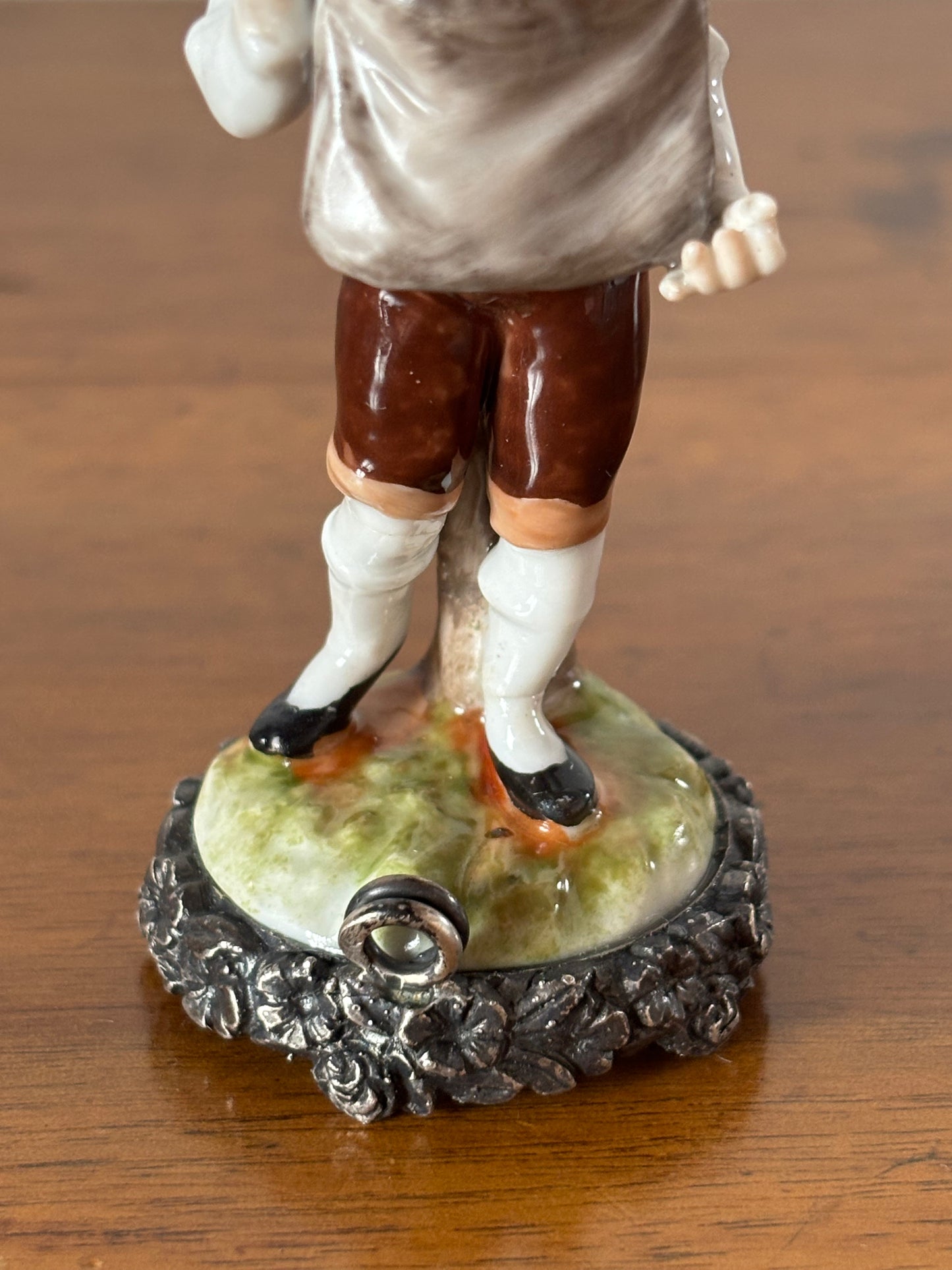 Statuetta di Postino in Ceramica con Base in Argento 800 – Pezzo Vintage da Collezione