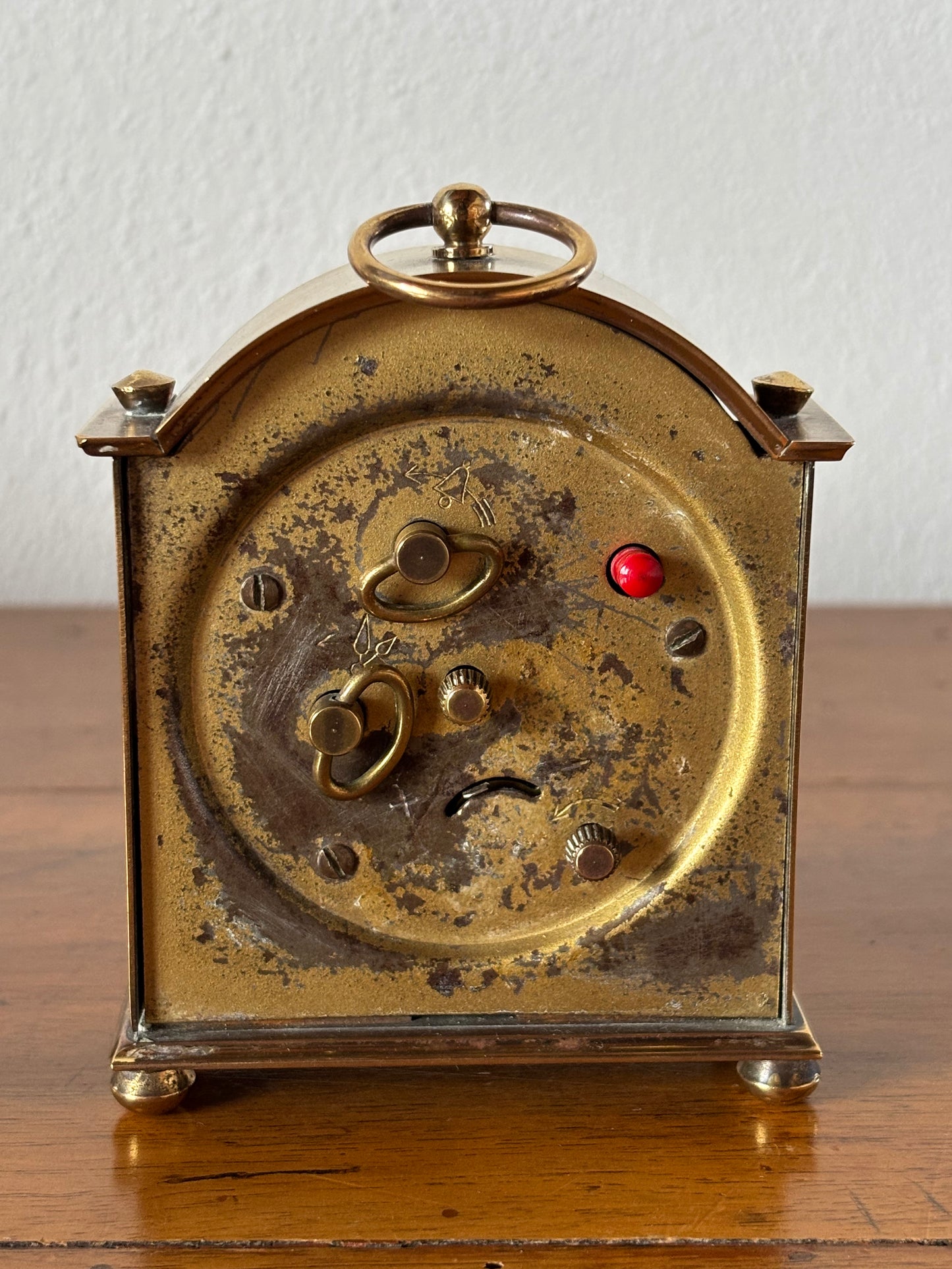 Small Table Clock Peter- Refinement and Functionality