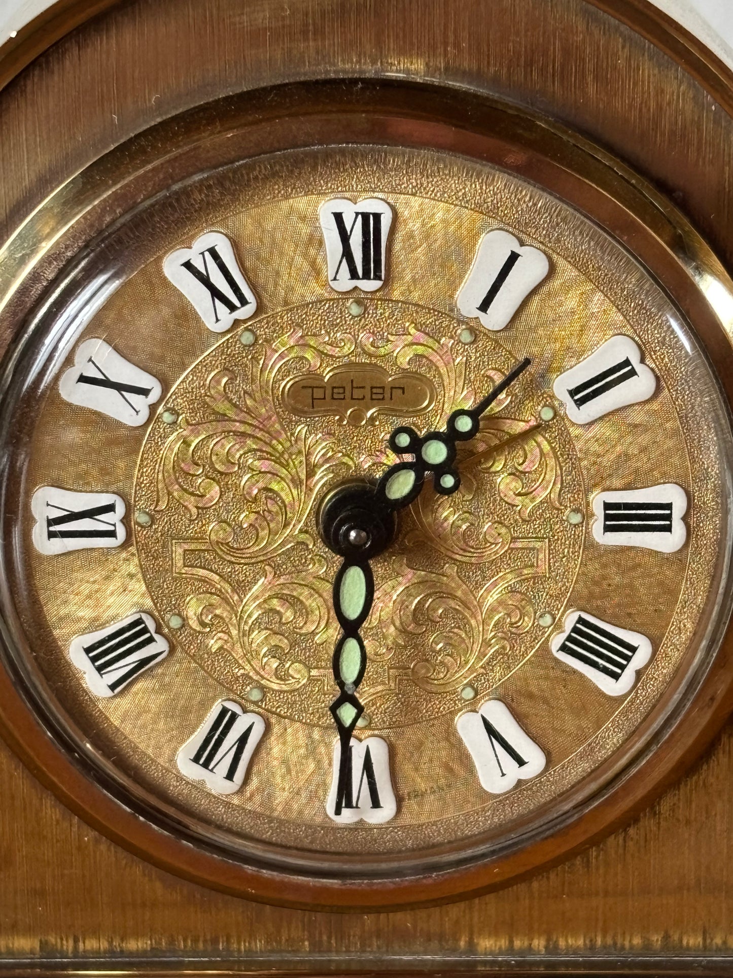 Small Table Clock Peter- Refinement and Functionality