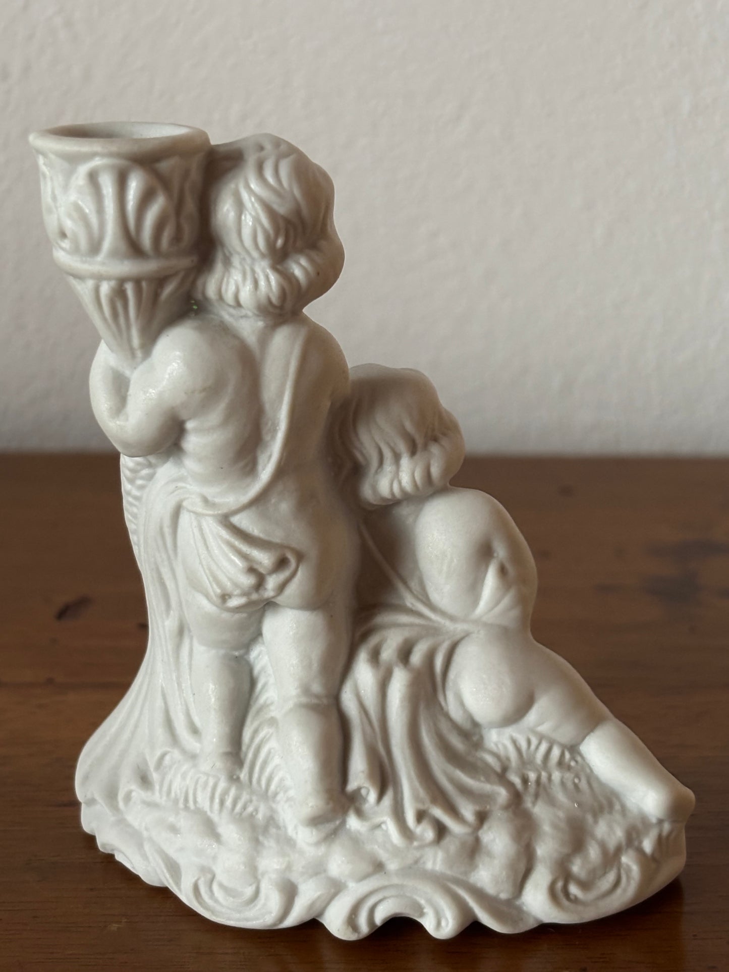 Piccola Statuetta Vintage in Ceramica con Due Putti