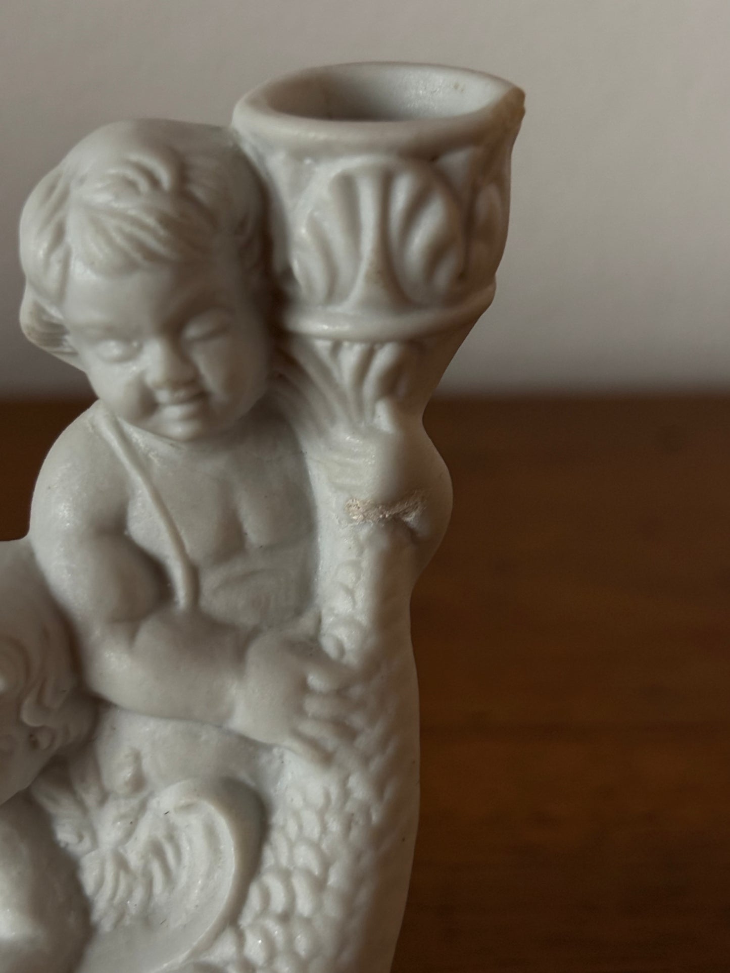 Piccola Statuetta Vintage in Ceramica con Due Putti