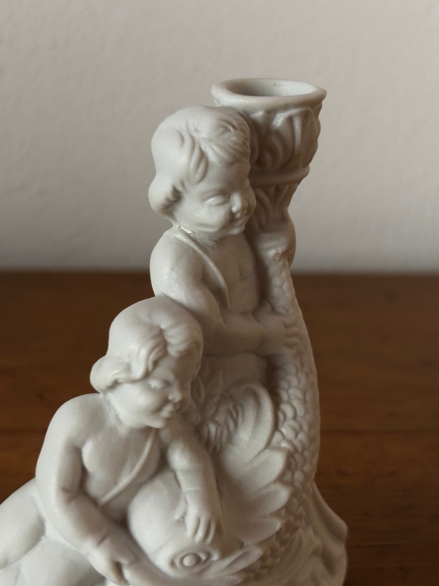 Piccola Statuetta Vintage in Ceramica con Due Putti