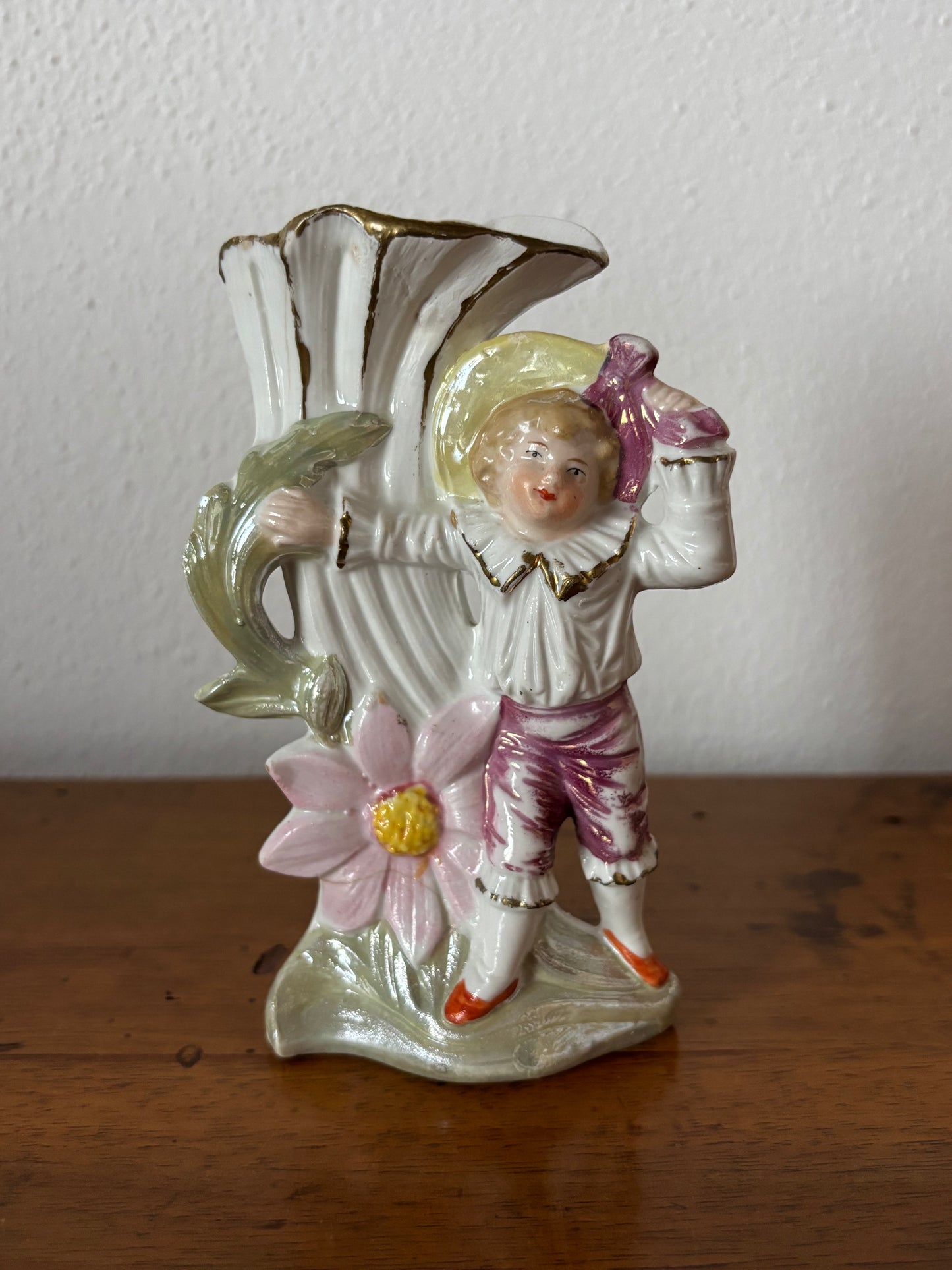 Vasetto in Ceramica Vintage con Bambino e Fiore – Oggetto Decorativo Restaurato