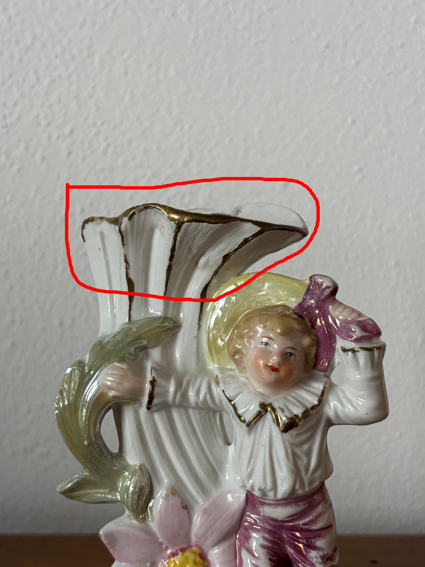 Vasetto in Ceramica Vintage con Bambino e Fiore – Oggetto Decorativo Restaurato
