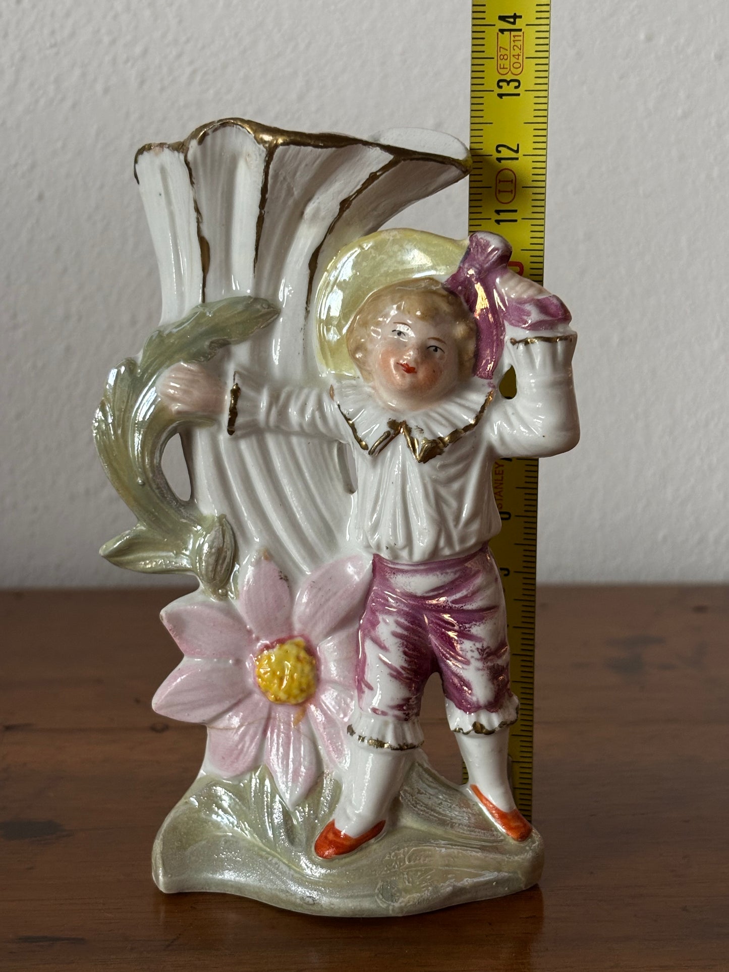 Vasetto in Ceramica Vintage con Bambino e Fiore – Oggetto Decorativo Restaurato