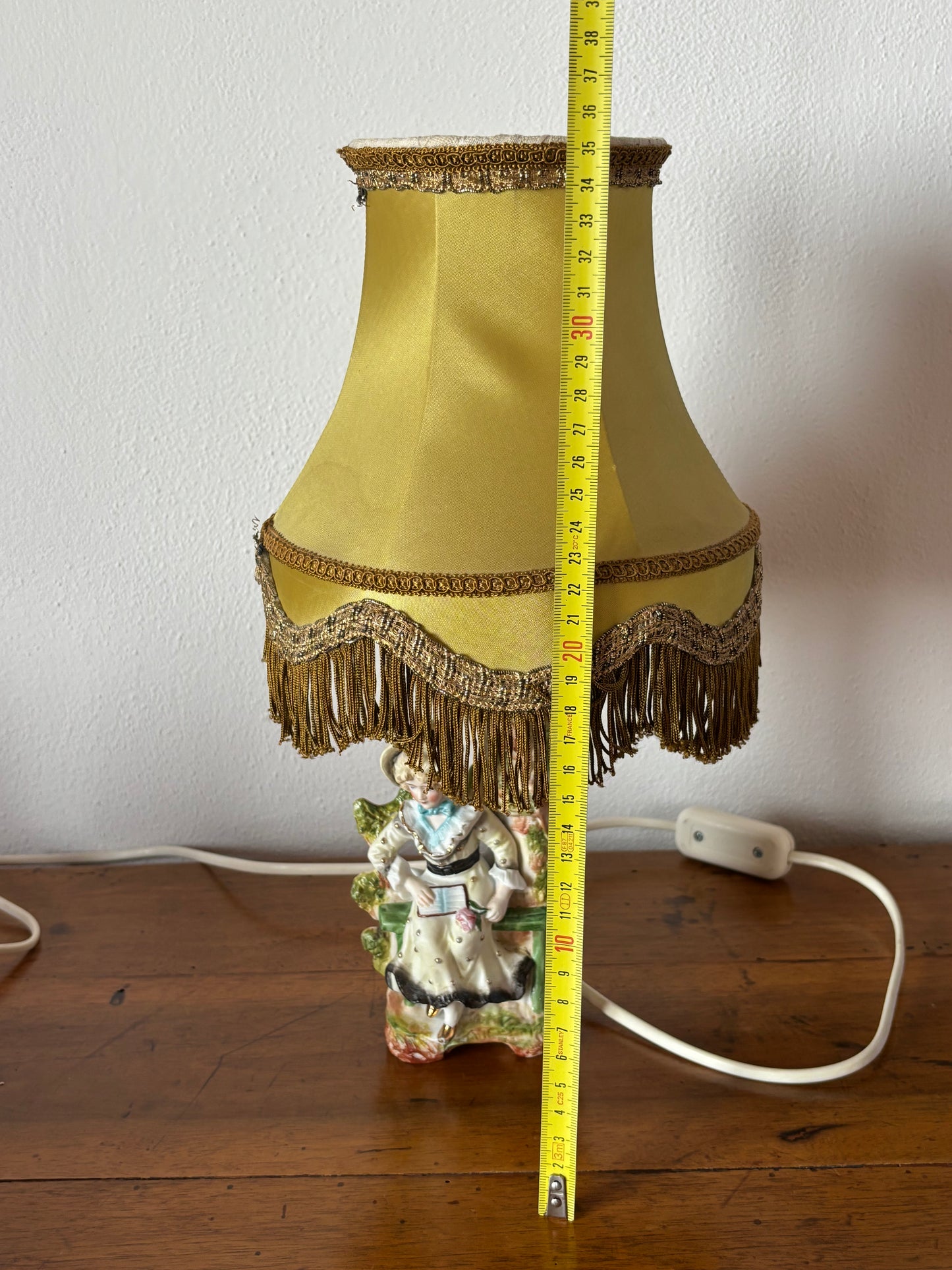 Lampada da Tavolo Vintage in Ceramica Bisquit