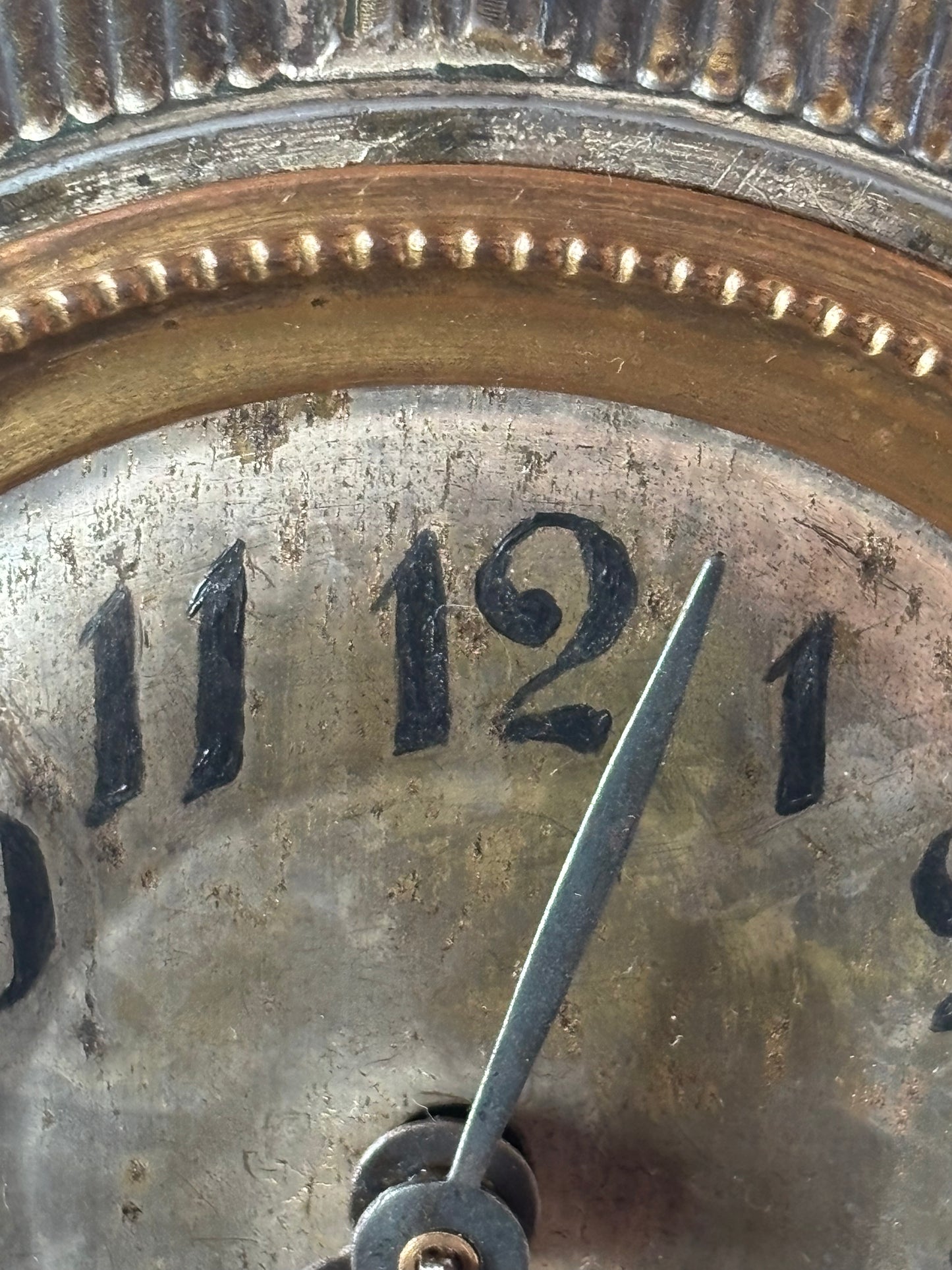 Orologio da Tavola a Portico Vintage con Donna su Altalena