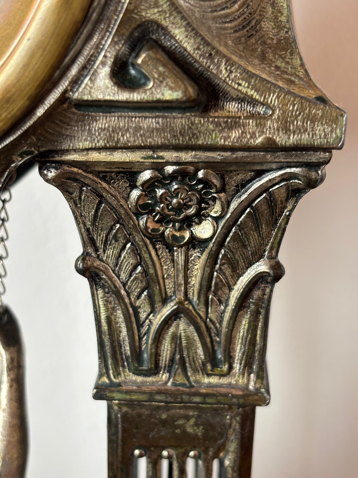Orologio da Tavola a Portico Vintage con Donna su Altalena