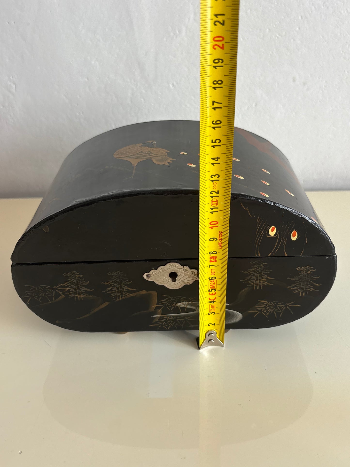 Portagioie giapponese vintage con pavone e ballerina magnetica